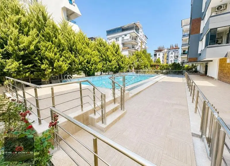 Konyaaltı Liman Mah. Havuzlu Sitede Eşyalı 1+1 Satılık Daire - Görsel 2