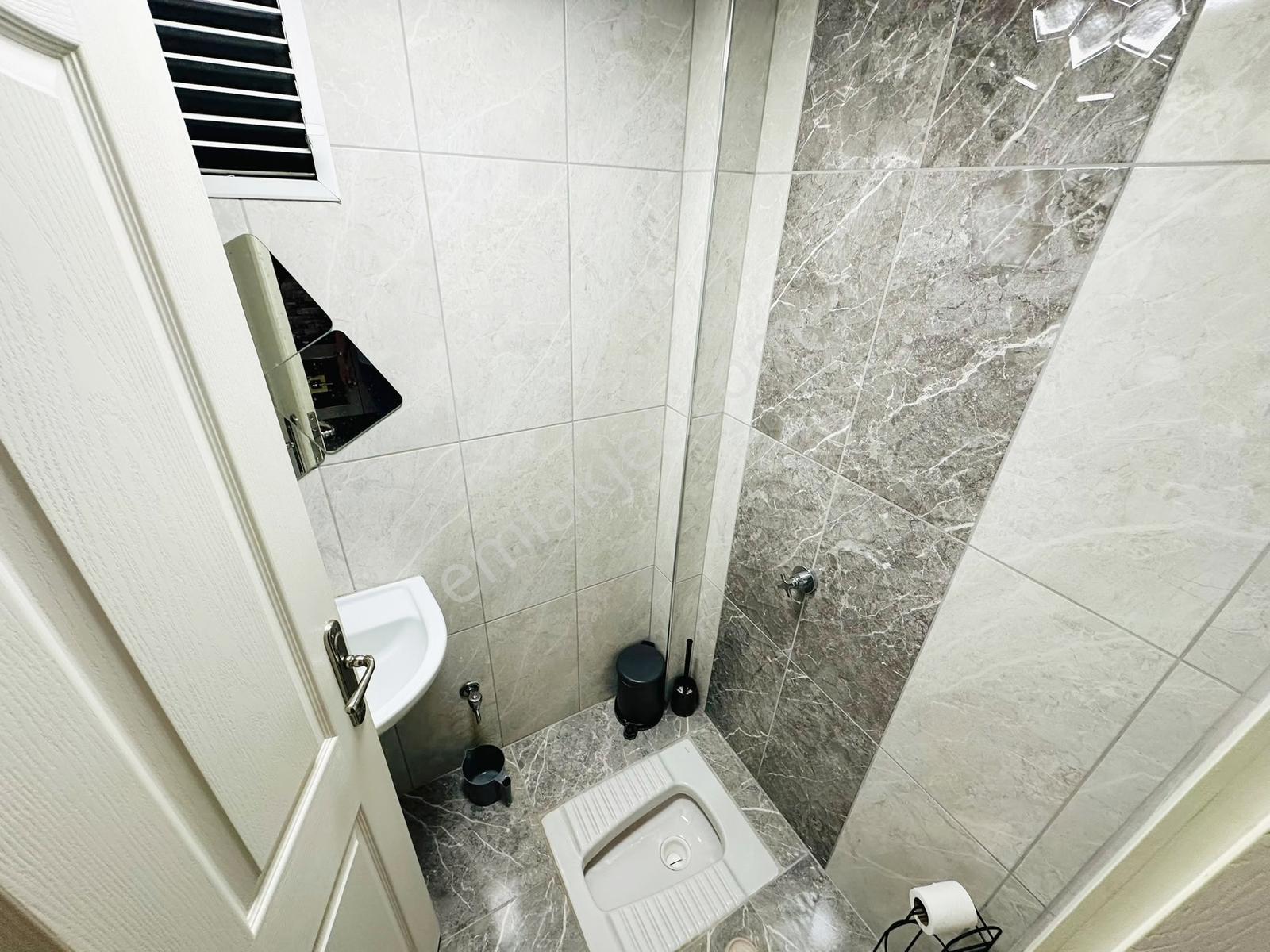Valentiadan Natoyolu Cad. Yanı Full Yapılı Ara Kat Satılık Daire - Görsel 32