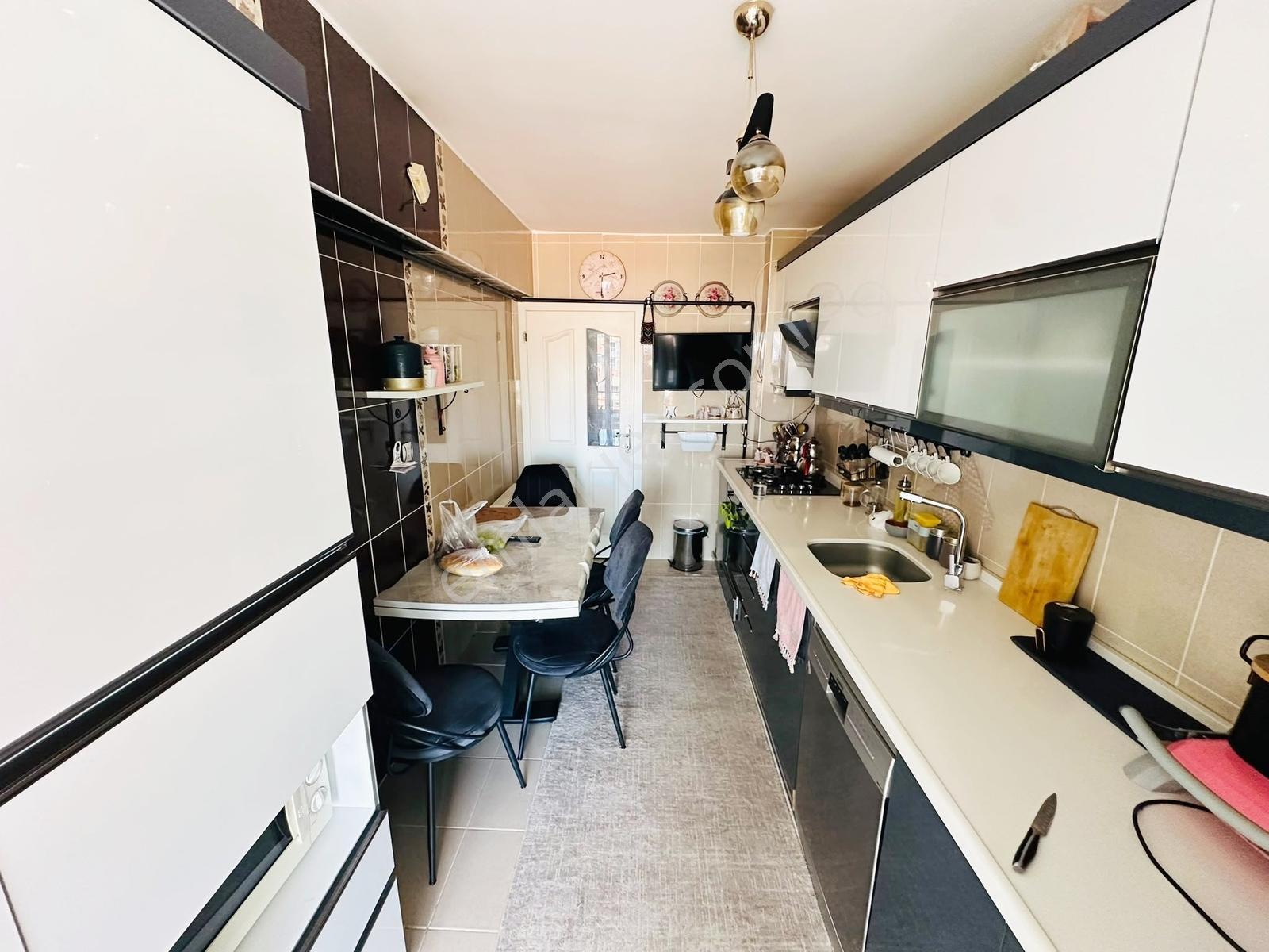 Valentiadan Natoyolu Cad. Yanı Full Yapılı Ara Kat Satılık Daire - Görsel 13