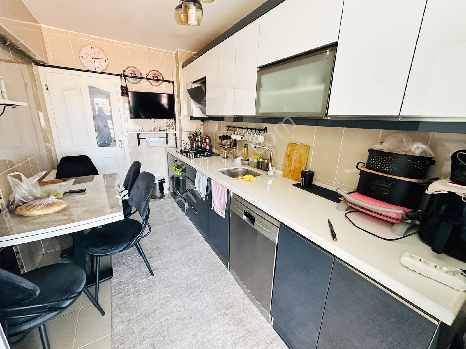 Valentiadan Natoyolu Cad. Yanı Full Yapılı Ara Kat Satılık Daire - Görsel 12
