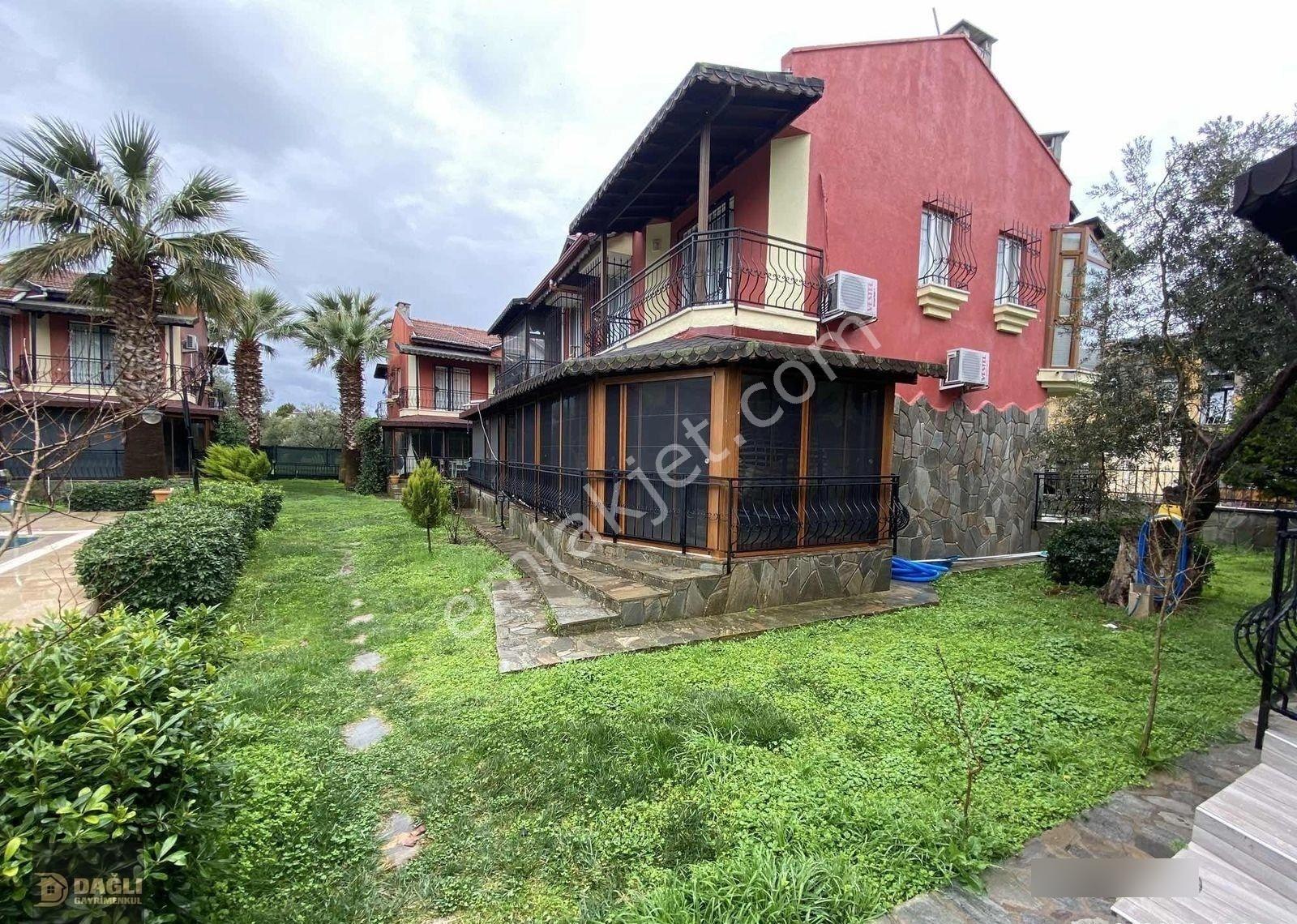 Dağlı Gayrimenkul'den 3+1 Havuzlu Site İçi Fırsat Villa - Görsel 16