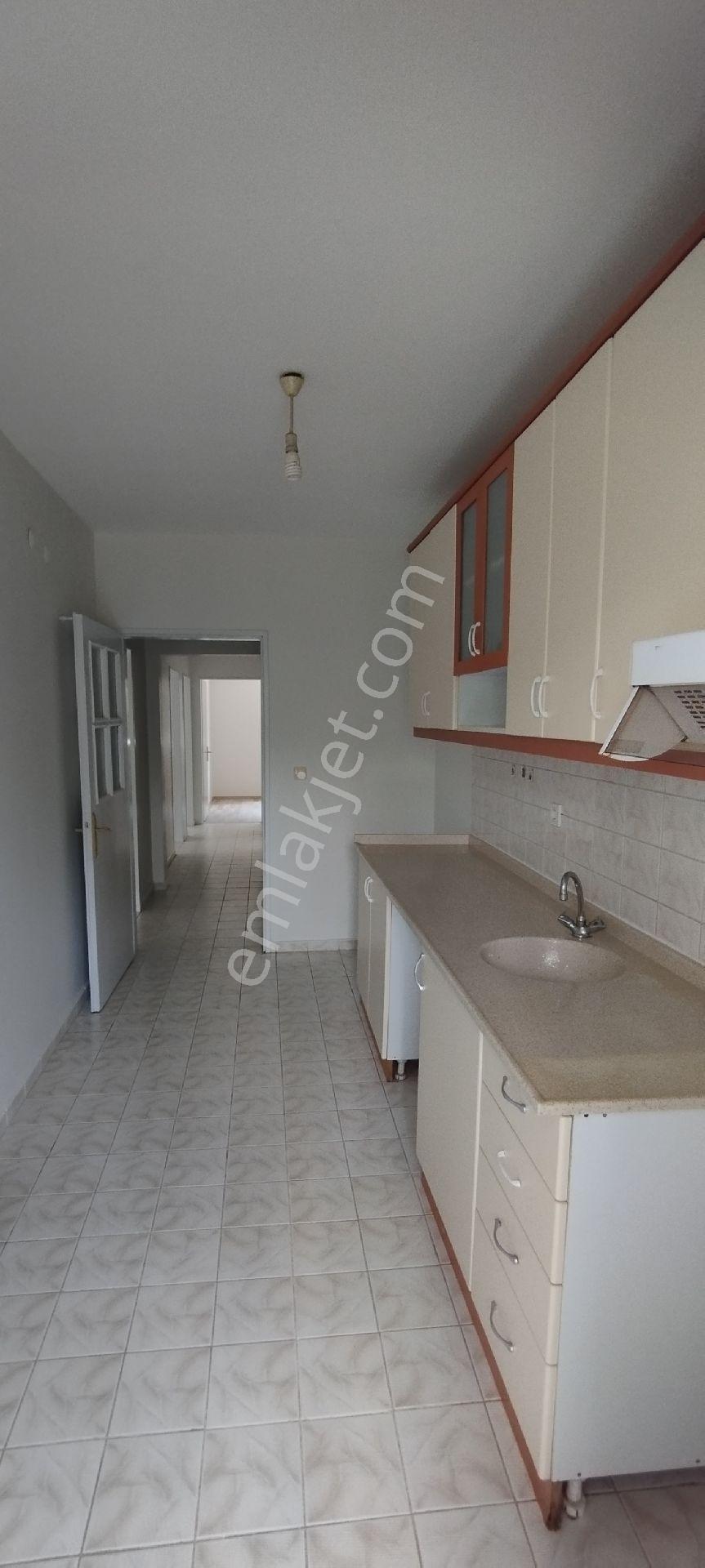 Sakarya Zümrüt Emlak'tan Korucuk Mahallesi İlkokul Yanı 3+1,105 M2, Kiralık Daire - Görsel 12