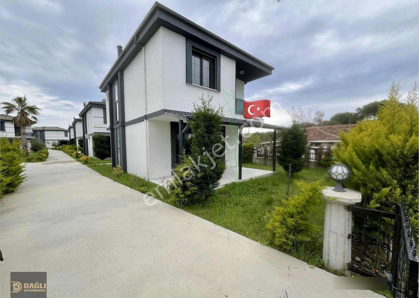 Dağlı gayrimenkul'den 4+1 Deniz Manzaralı Site İçi Fırsat Villa