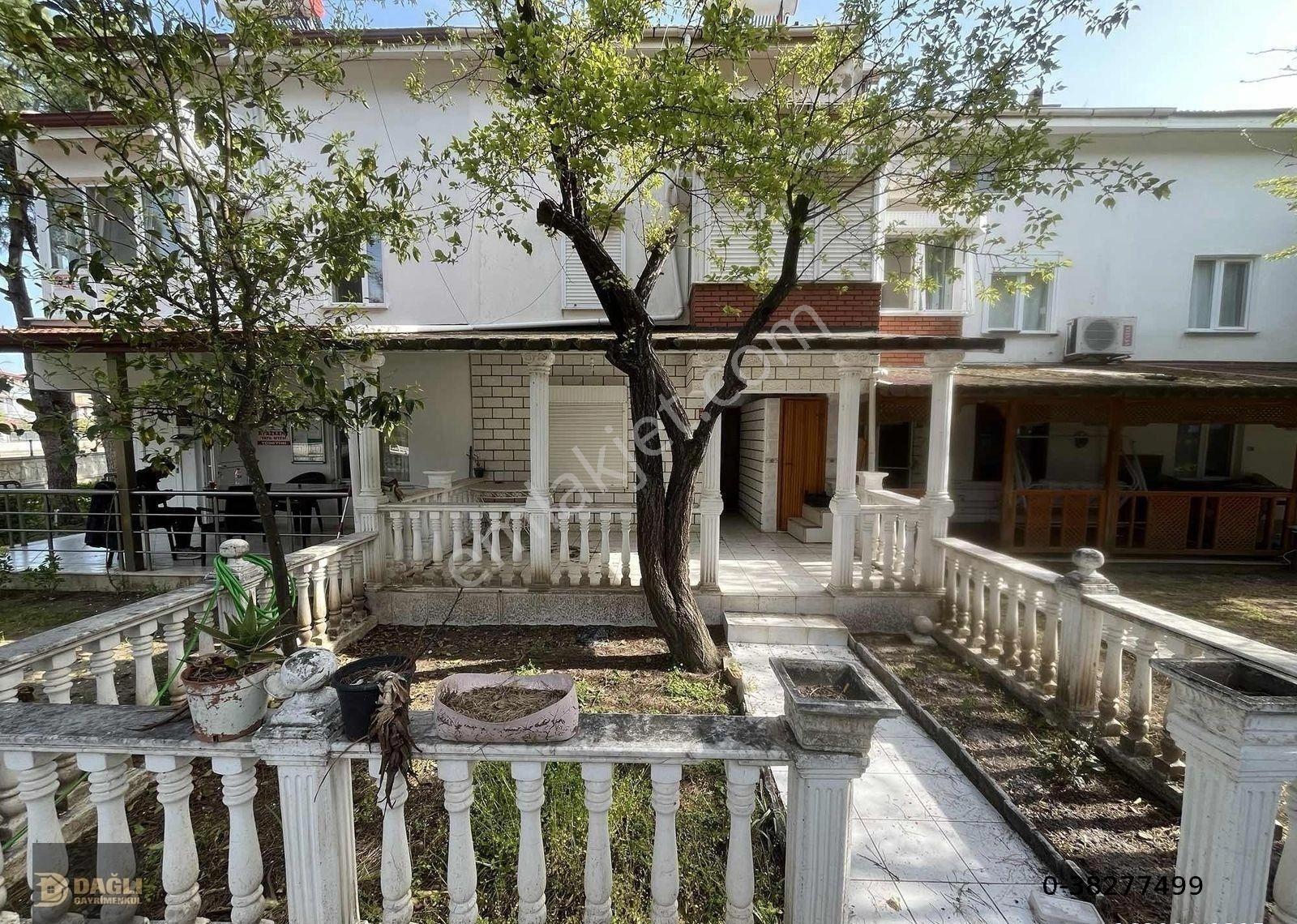 Dağlı Gayrimenkul'den Denize Sıfır Site İçi 3+1 Fırsat Villa