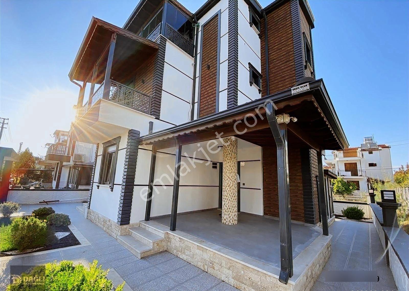 Dağlı !gayrimenkul'den Sıfır 4+1 Müstakil Lüks Yapım Villa !!