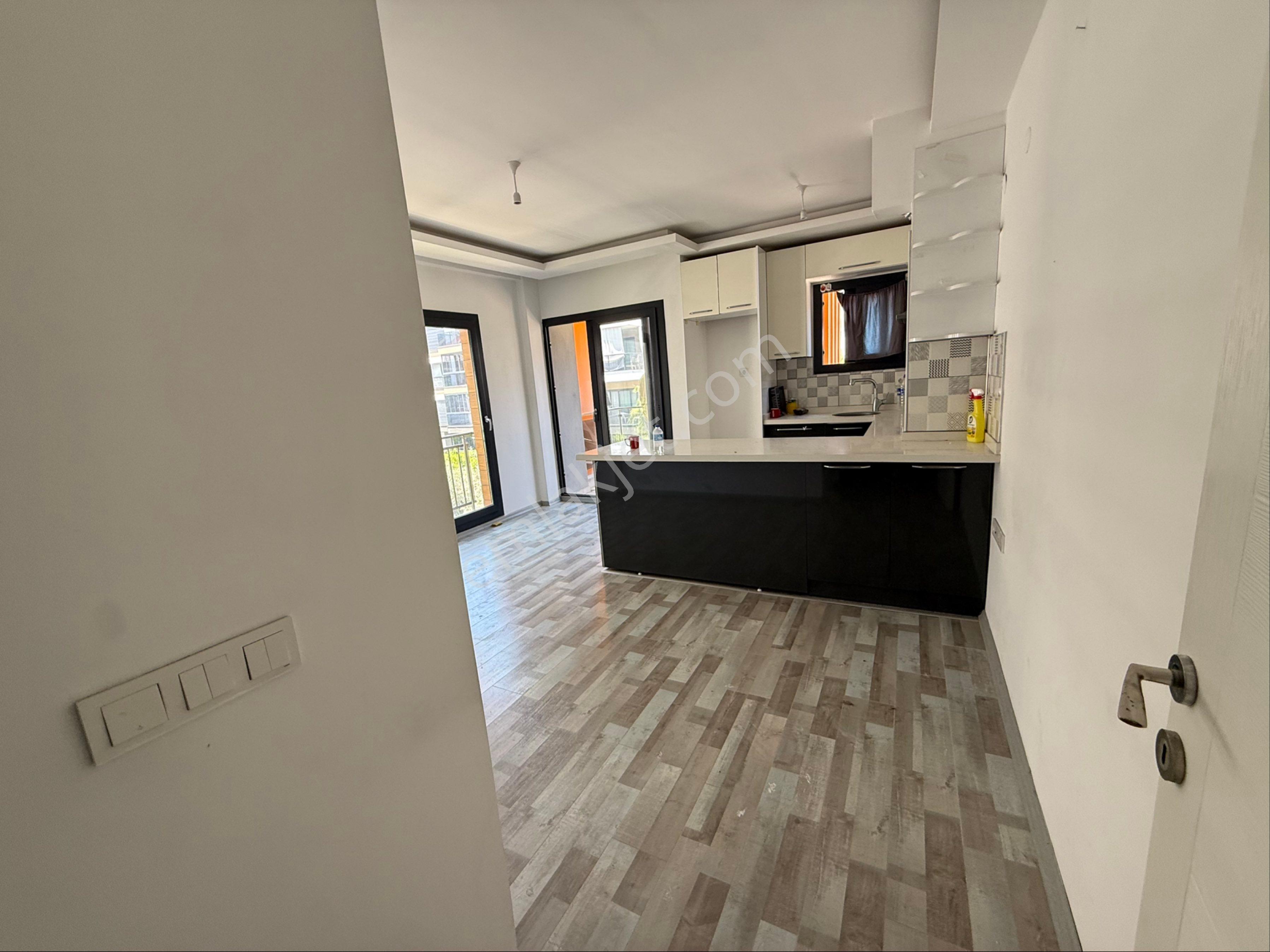 Kuşadası Ege Mahallesinde Merkezi Konumda 1+1 Ara Kat Daire - Görsel 9