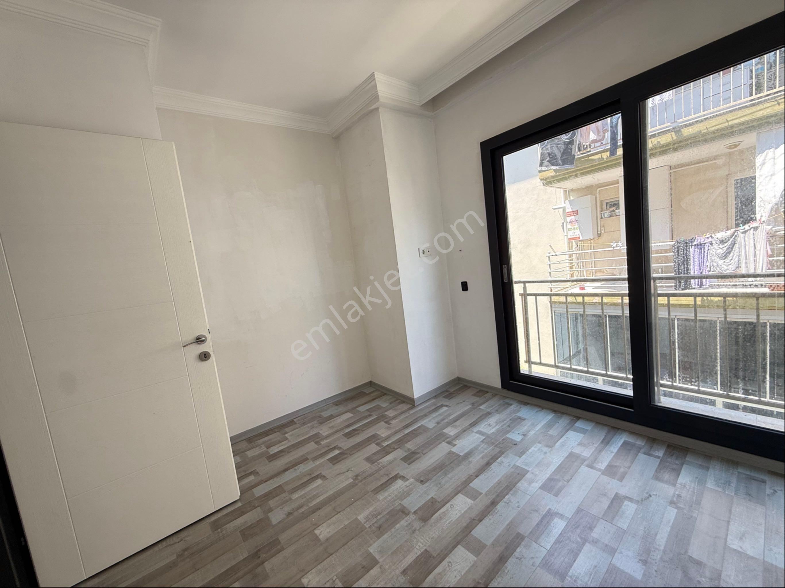 Kuşadası Ege Mahallesinde Merkezi Konumda 1+1 Ara Kat Daire - Görsel 5