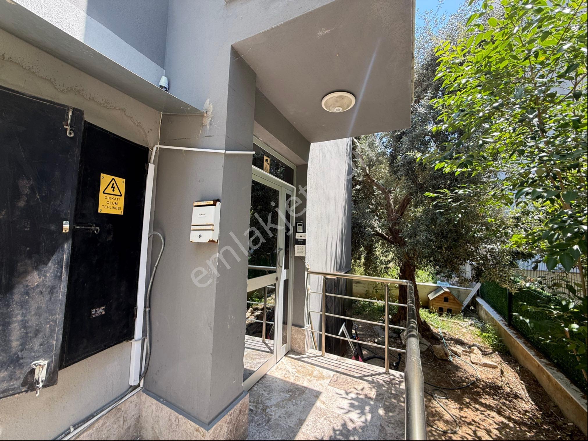 Kuşadası Ege Mahallesinde Merkezi Konumda 1+1 Ara Kat Daire - Görsel 13