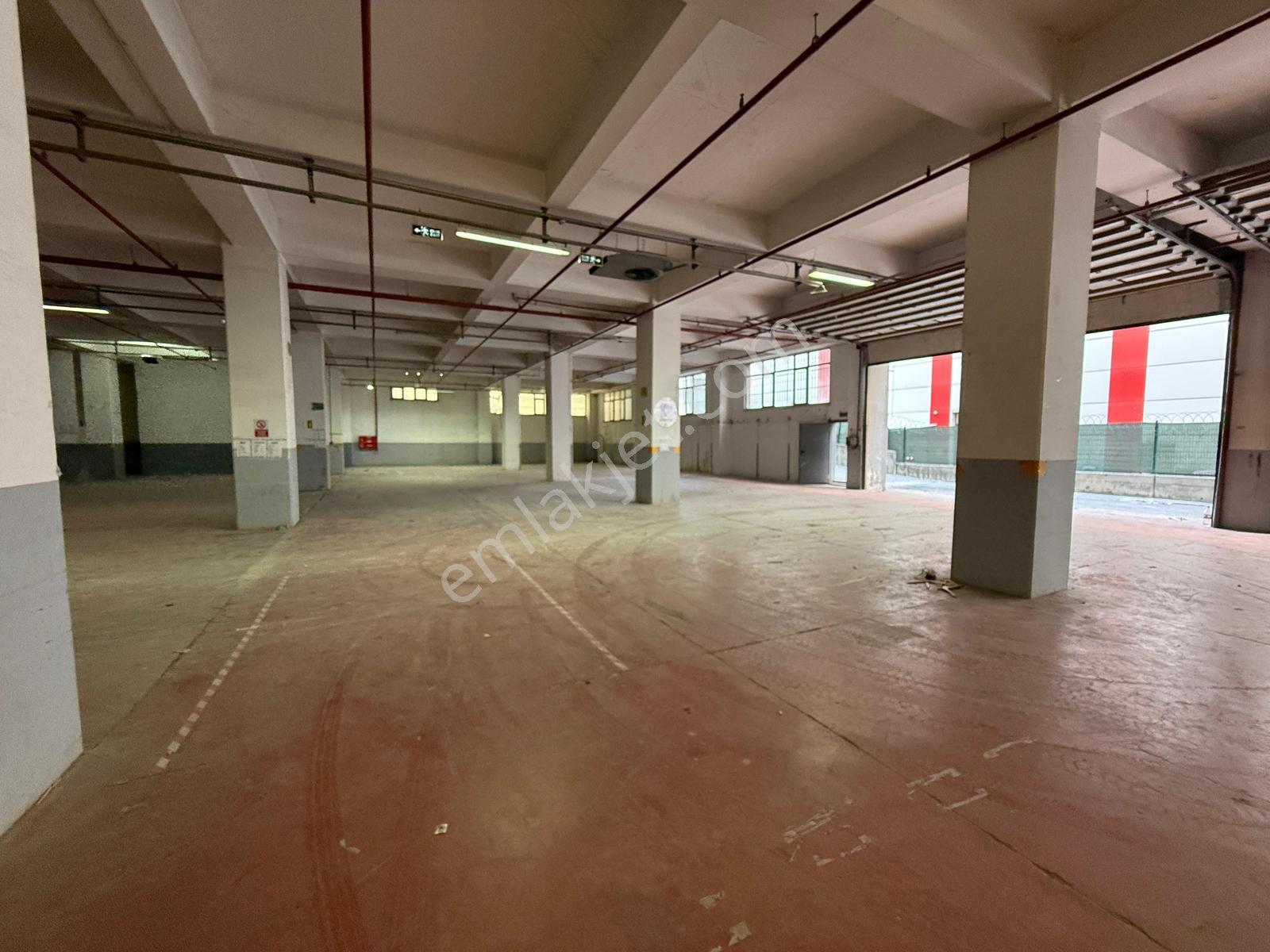 Esenyurt Kıraç'ta Zemine Basan Kiralık Fabrika - 5.600 M2 - Görsel 24