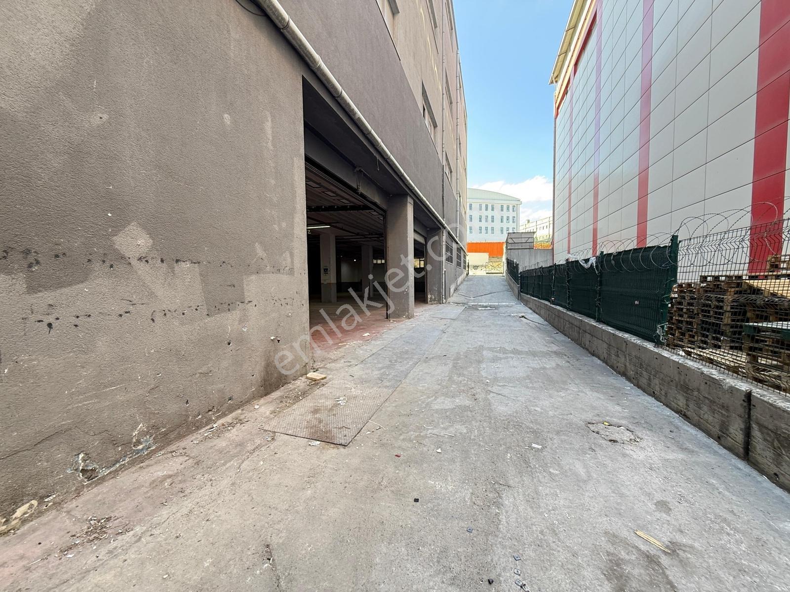 Esenyurt Kıraç'ta Zemine Basan Kiralık Fabrika - 5.600 M2 - Görsel 33
