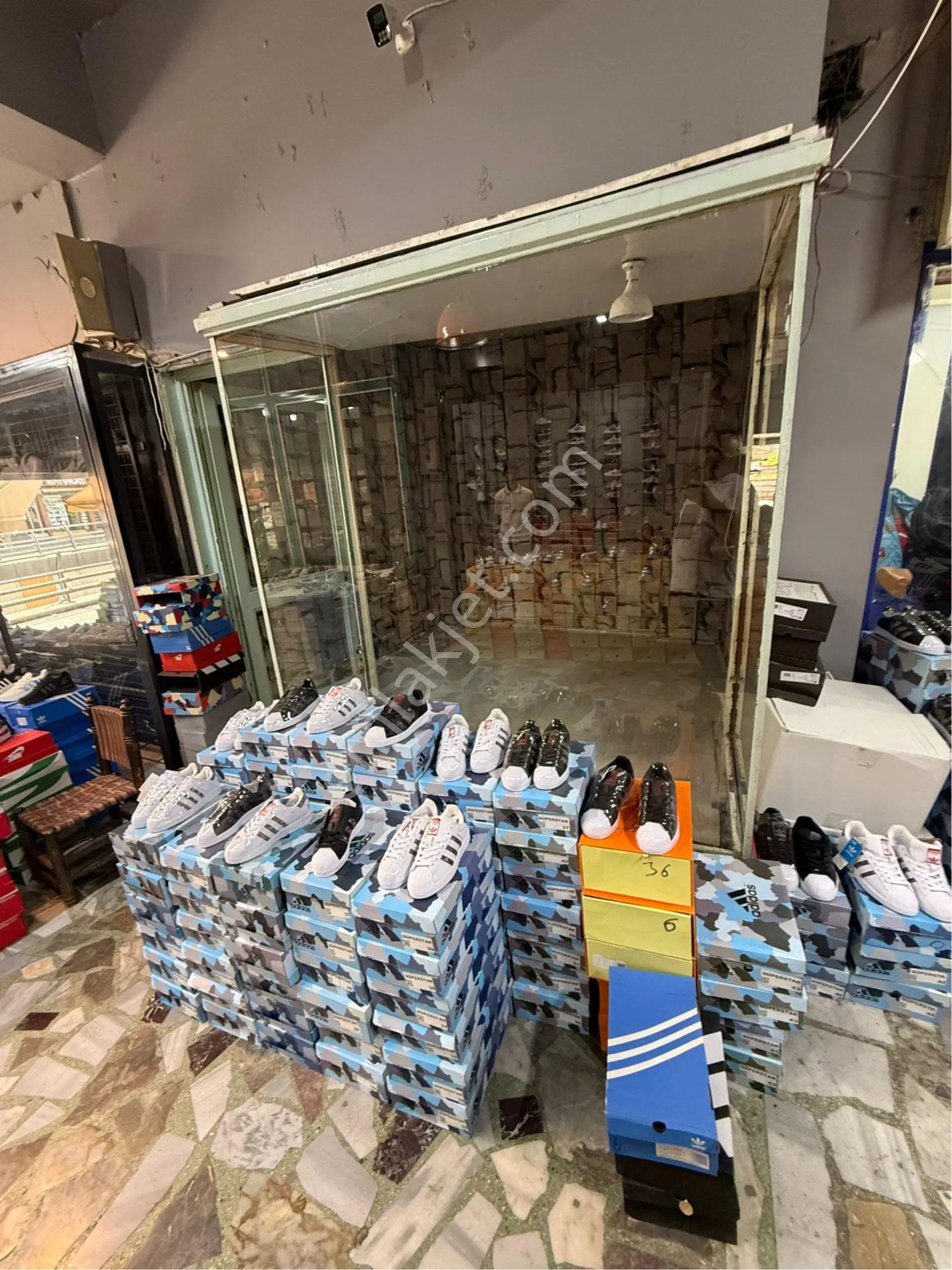Şehrin Göbeğinde Çarşıda Suburcu Cad Satlık Dükkan - Görsel 2