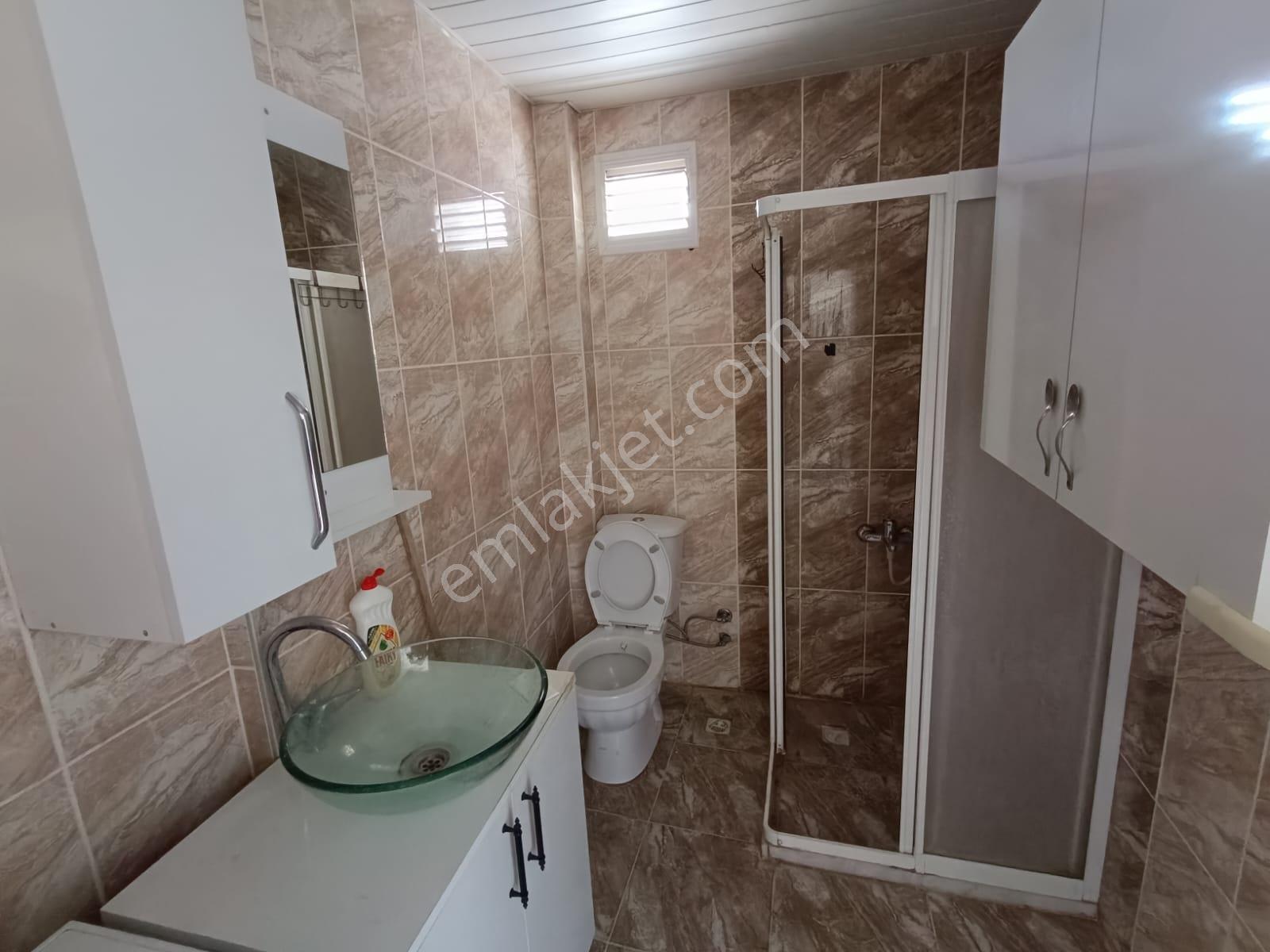 Üniversite Caddesinde Full Eşyalı Üç Balkonlu 1+1 Satılık Daire - Görsel 14