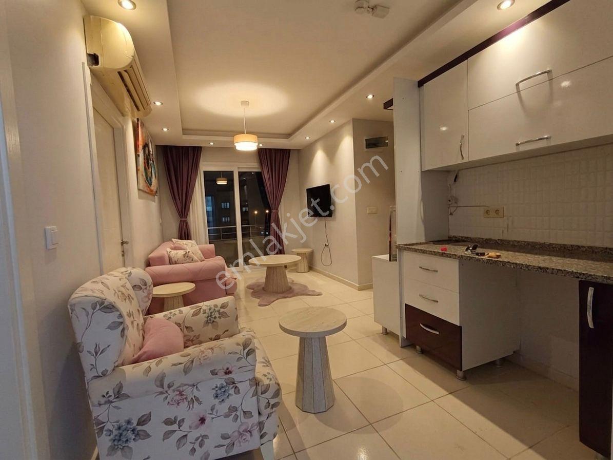 Üniversite Caddesinde Full Eşyalı Üç Balkonlu 1+1 Satılık Daire - Görsel 4