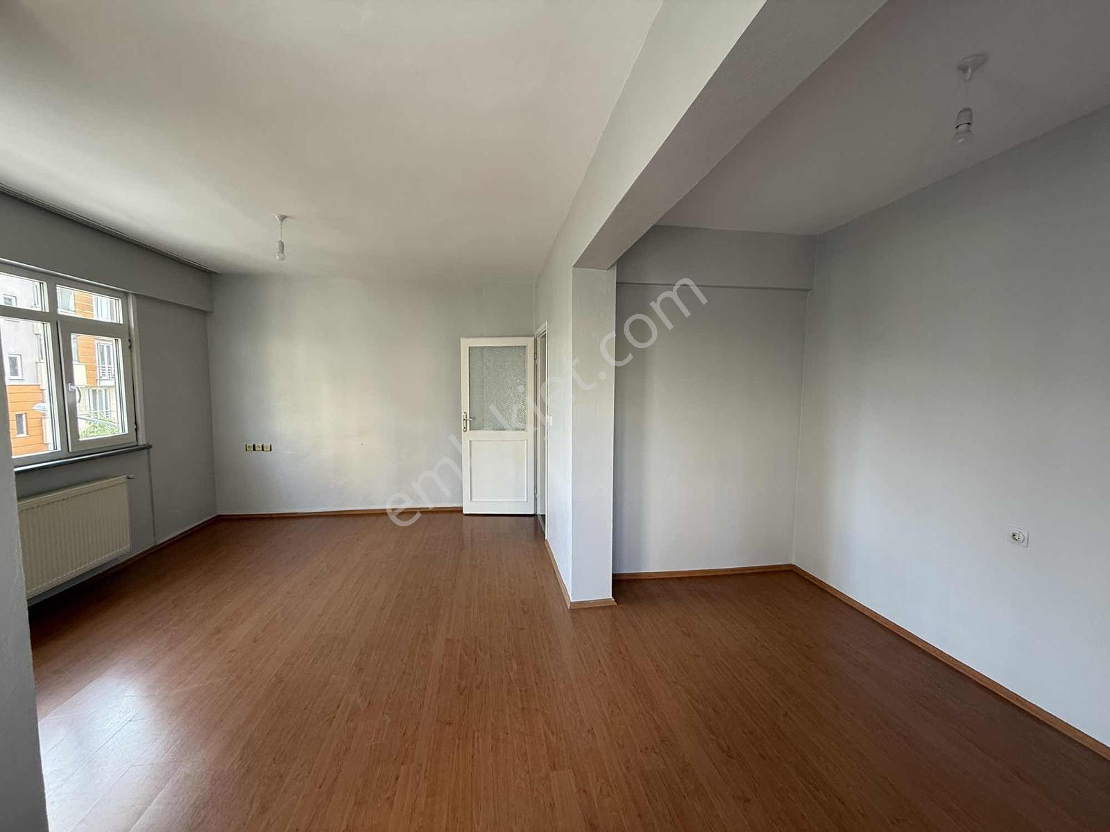 Küçükbakkalköy Mah. Kurudere Sok 2+1 100 M2 3 Kat Balkonlu - Görsel 24