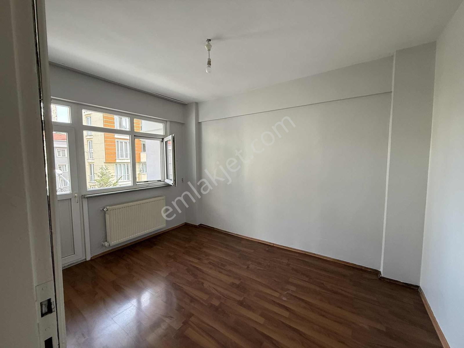 Küçükbakkalköy Mah. Kurudere Sok 2+1 100 M2 3 Kat Balkonlu - Görsel 14