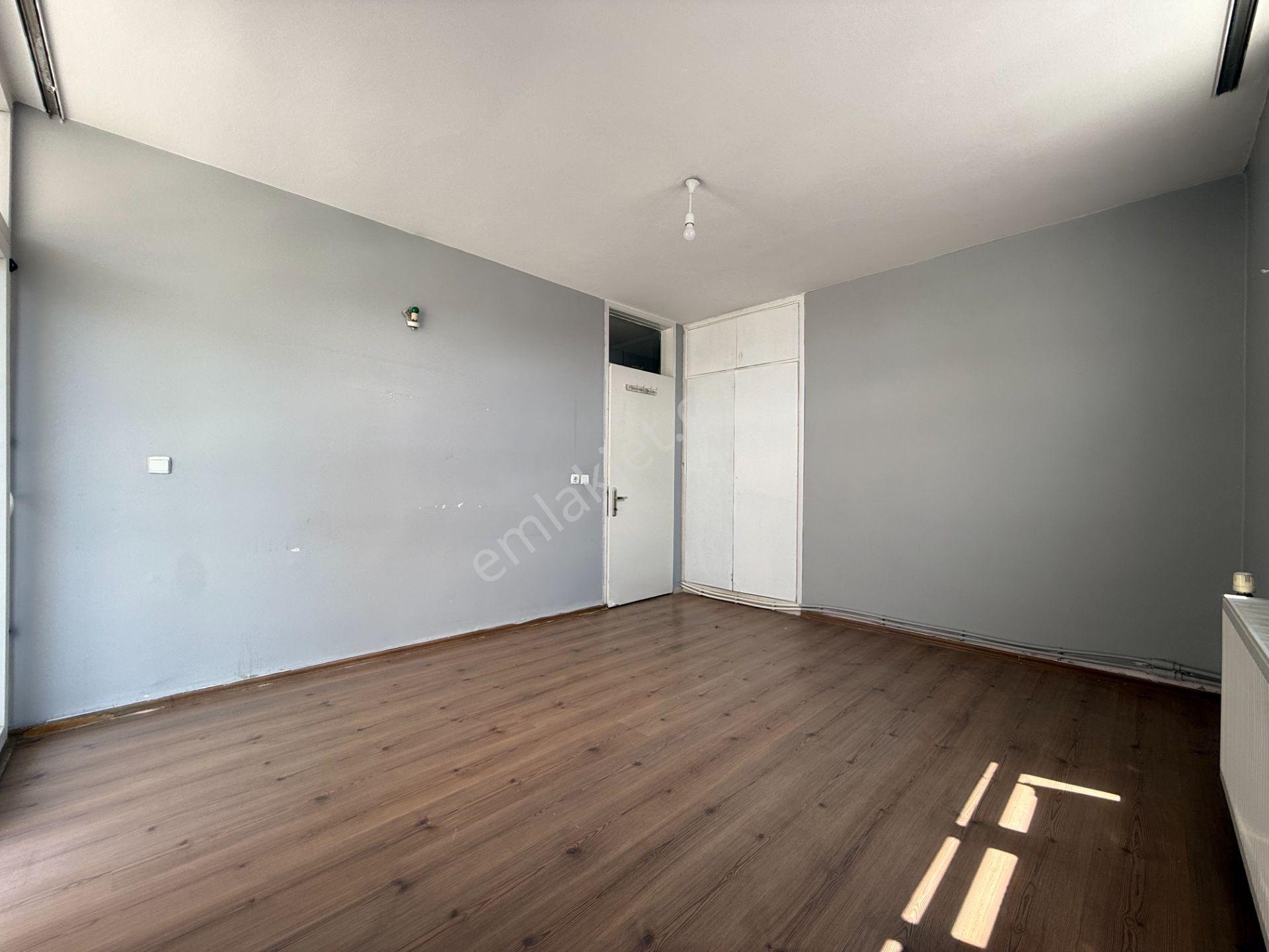 Atatürk Caddesinde 3+1+kiler 180 M2 Doğalgazlı Kiralık Daire - Görsel 17