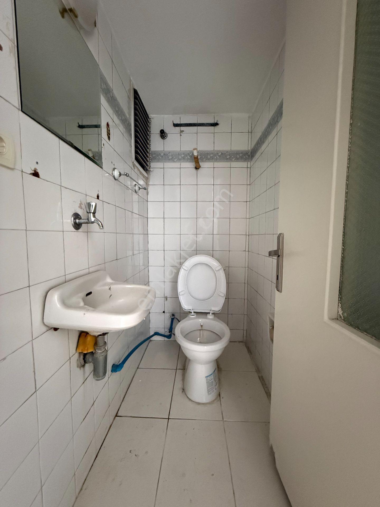 Atatürk Caddesinde 3+1+kiler 180 M2 Doğalgazlı Kiralık Daire - Görsel 13