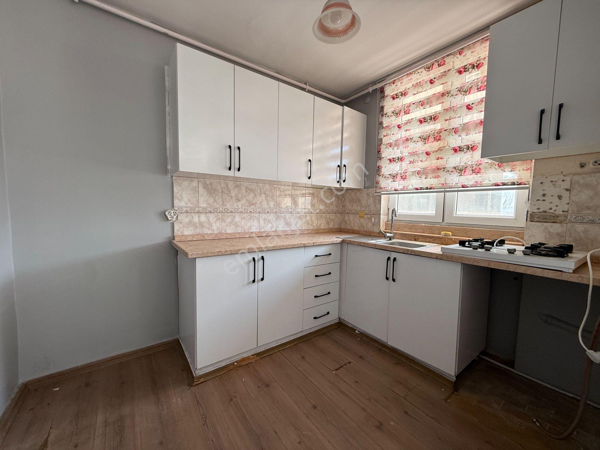 Atatürk Caddesinde 3+1+kiler 180 M2 Doğalgazlı Kiralık Daire - Görsel 11