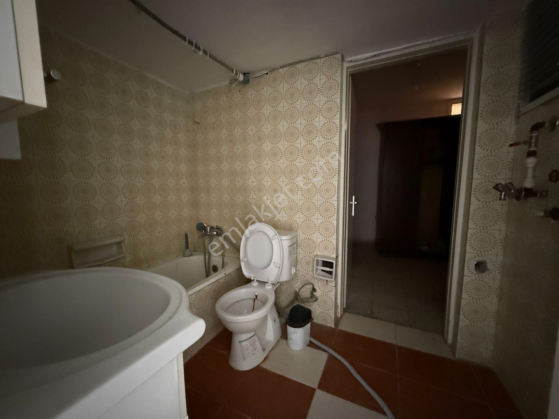 Atatürk Caddesinde 3+1+kiler 180 M2 Doğalgazlı Kiralık Daire - Görsel 14