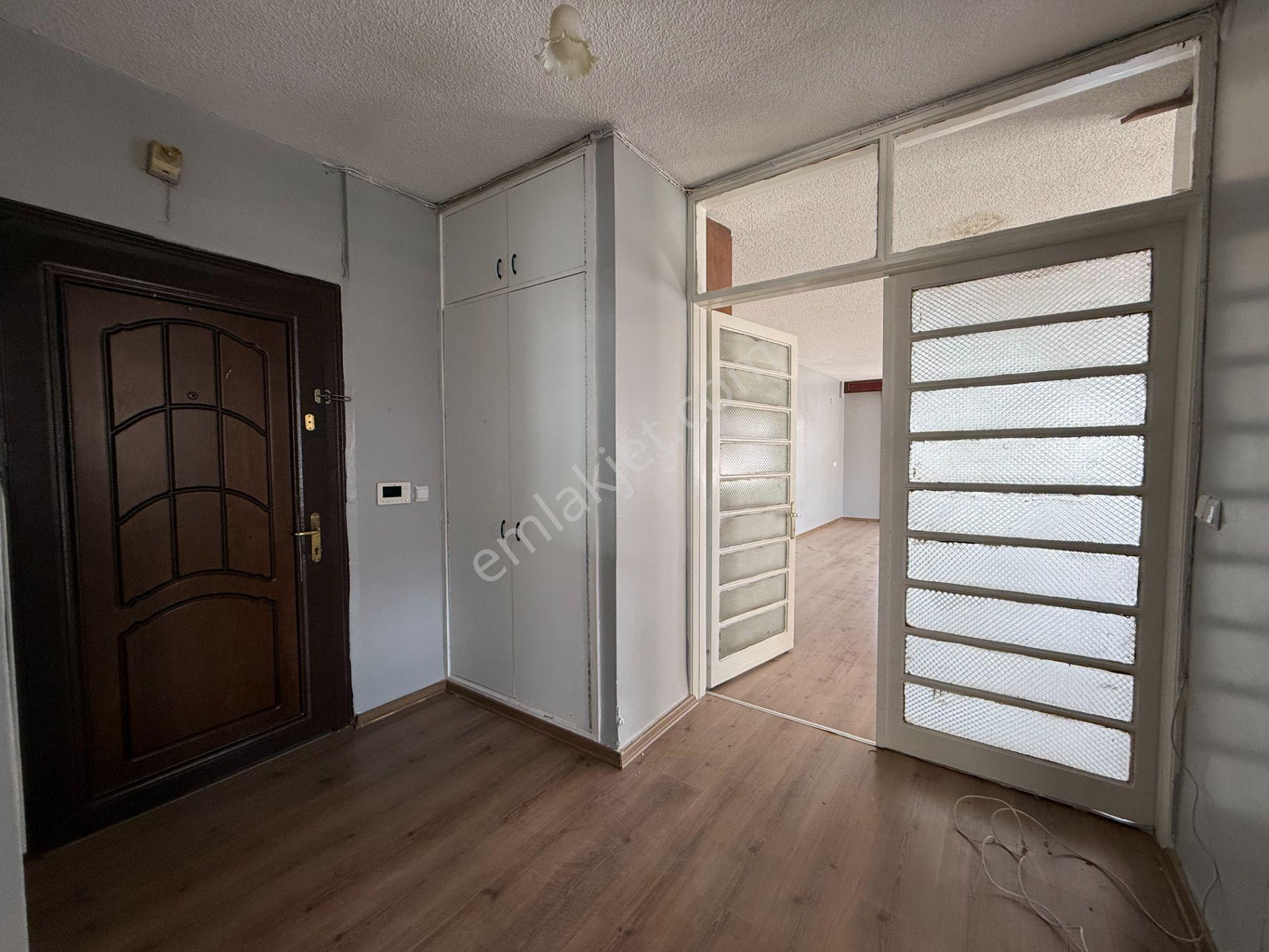 Atatürk Caddesinde 3+1+kiler 180 M2 Doğalgazlı Kiralık Daire - Görsel 22