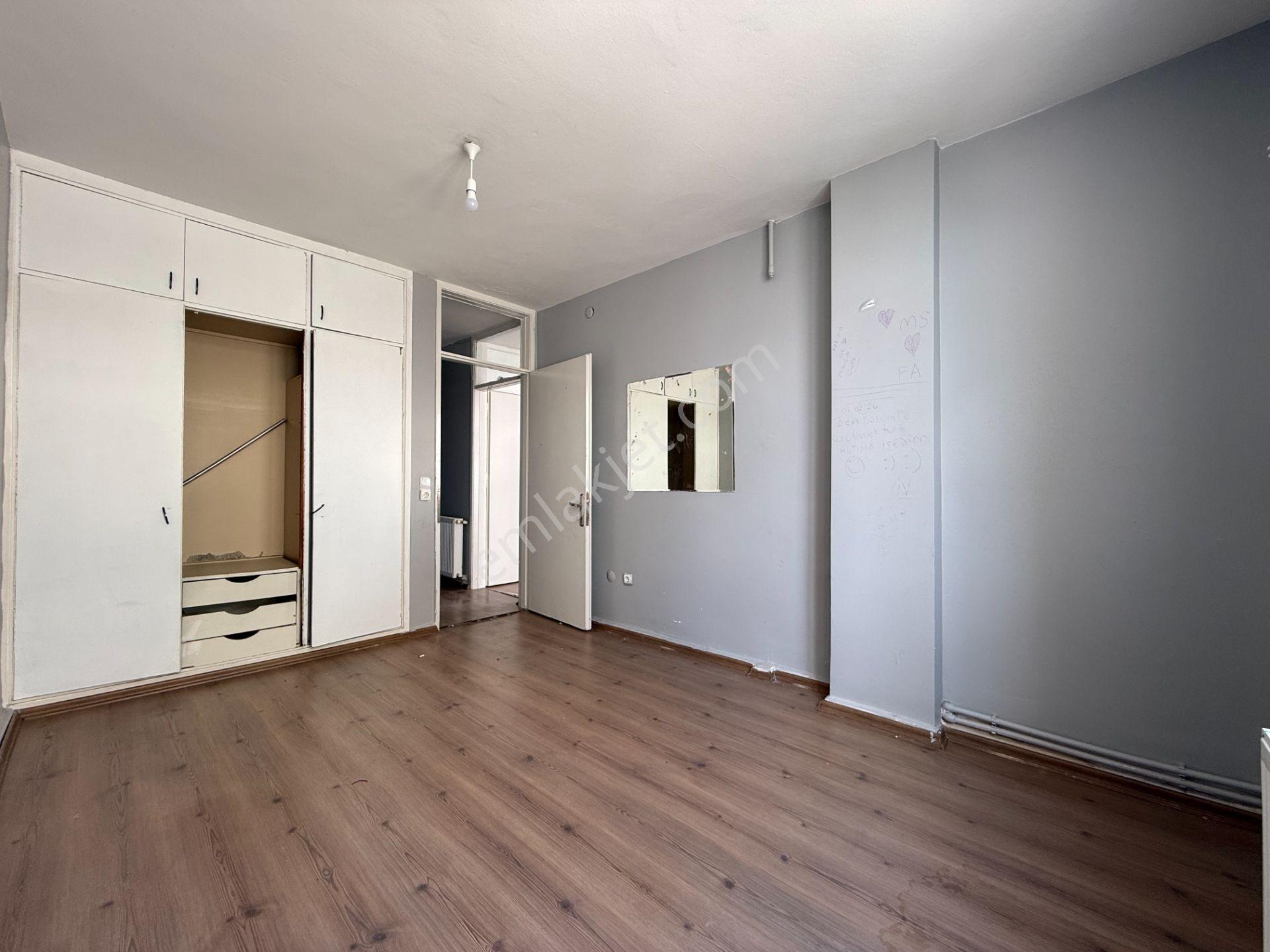 Atatürk Caddesinde 3+1+kiler 180 M2 Doğalgazlı Kiralık Daire - Görsel 21