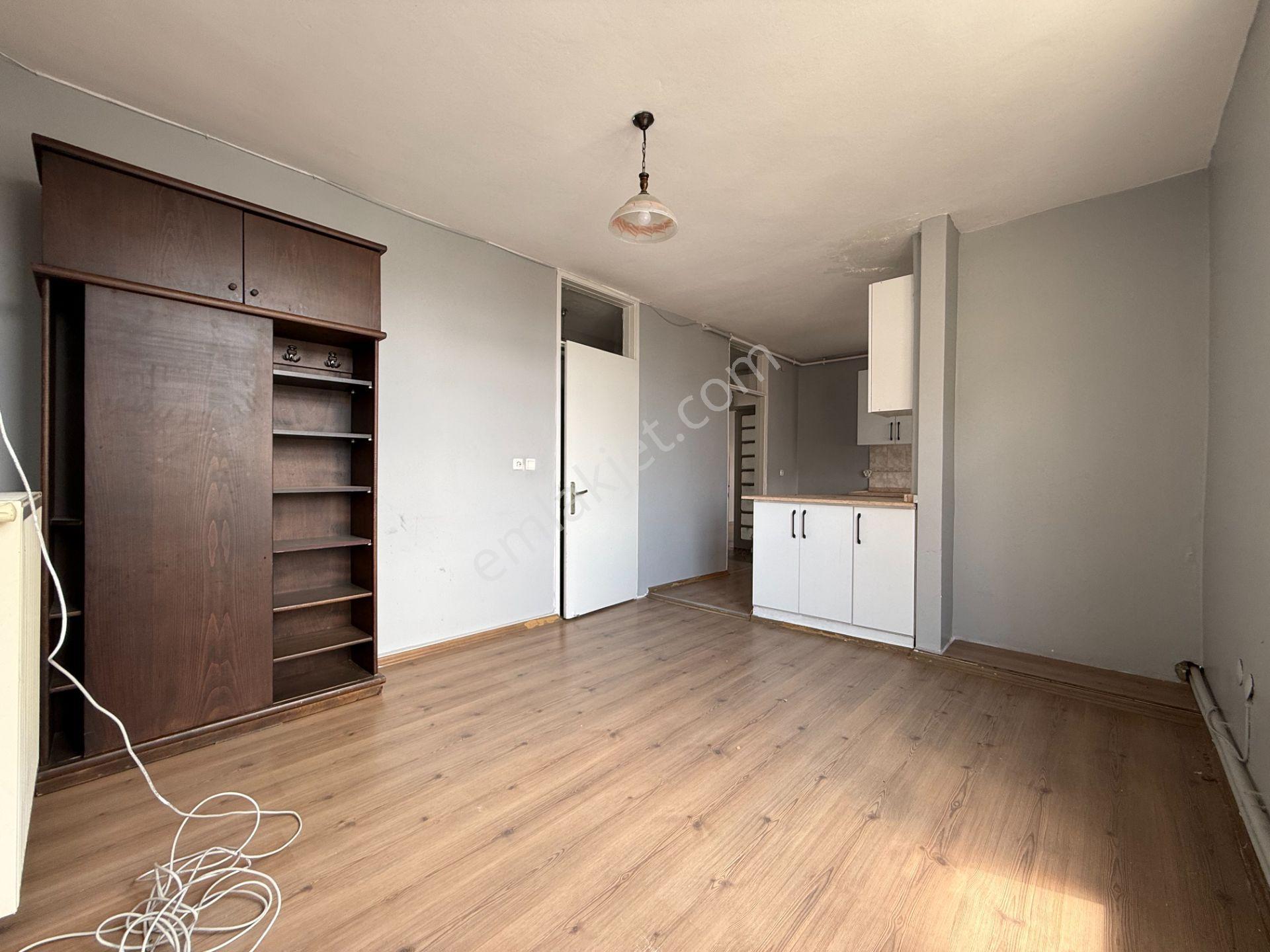 Atatürk Caddesinde 3+1+kiler 180 M2 Doğalgazlı Kiralık Daire - Görsel 7