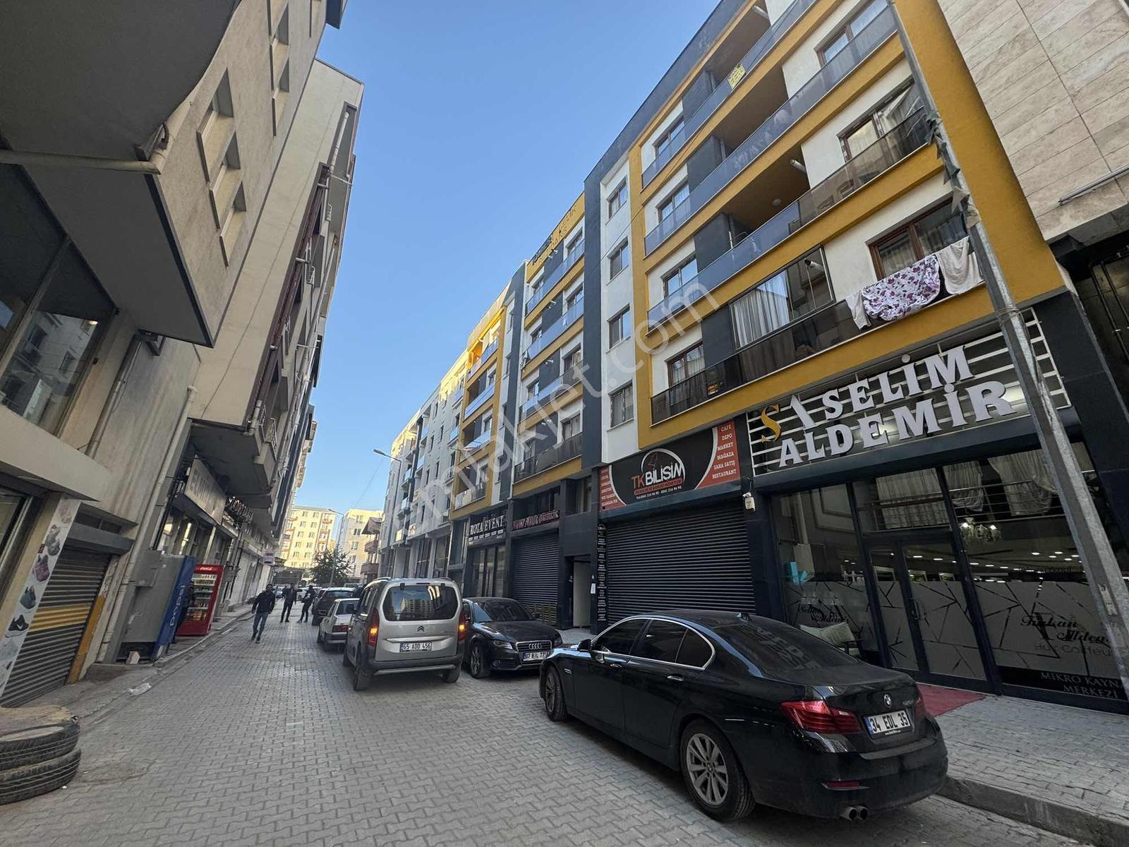 Van Yapı Emlak'tan Kiralık 1+1 Eşyalı Geniş Daire Merkezi Konum - Görsel 19