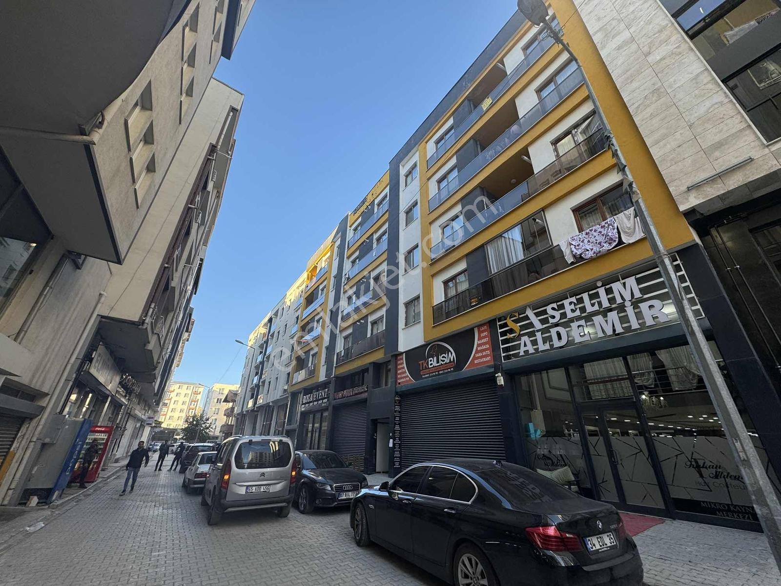 Van Yapı Emlak'tan Kiralık 1+1 Eşyalı Geniş Daire Merkezi Konum - Görsel 18