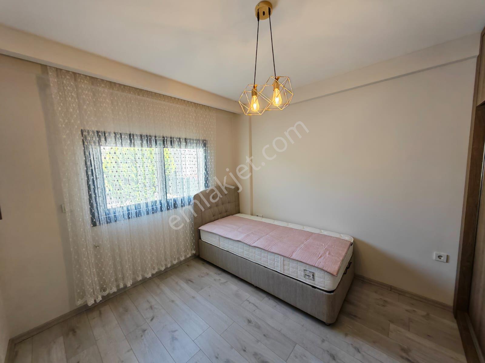 Kadınlar Denizi Mahallesi Havuz Manzaralı Bahçeli Eşyalı Kiralık 2+1 Daire - Görsel 18