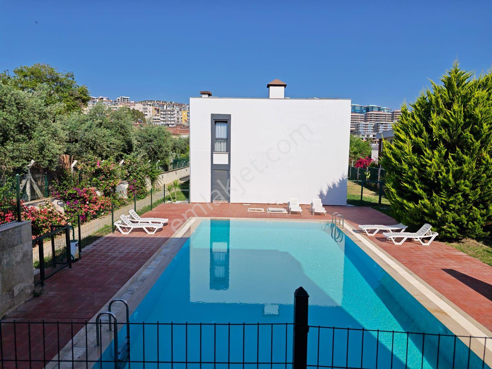 Kadınlar Denizi Mahallesi Havuz Manzaralı Bahçeli Eşyalı Kiralık 2+1 Daire - Görsel 10