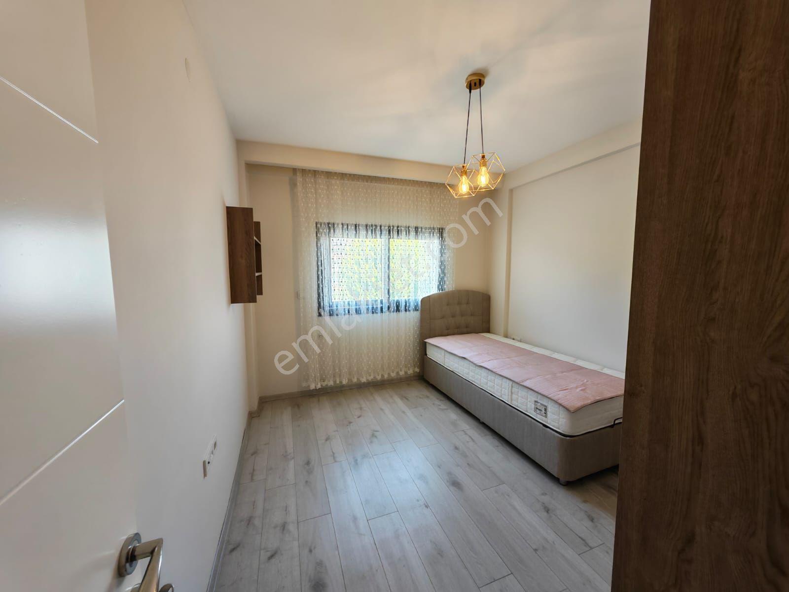 Kadınlar Denizi Mahallesi Havuz Manzaralı Bahçeli Eşyalı Kiralık 2+1 Daire - Görsel 17