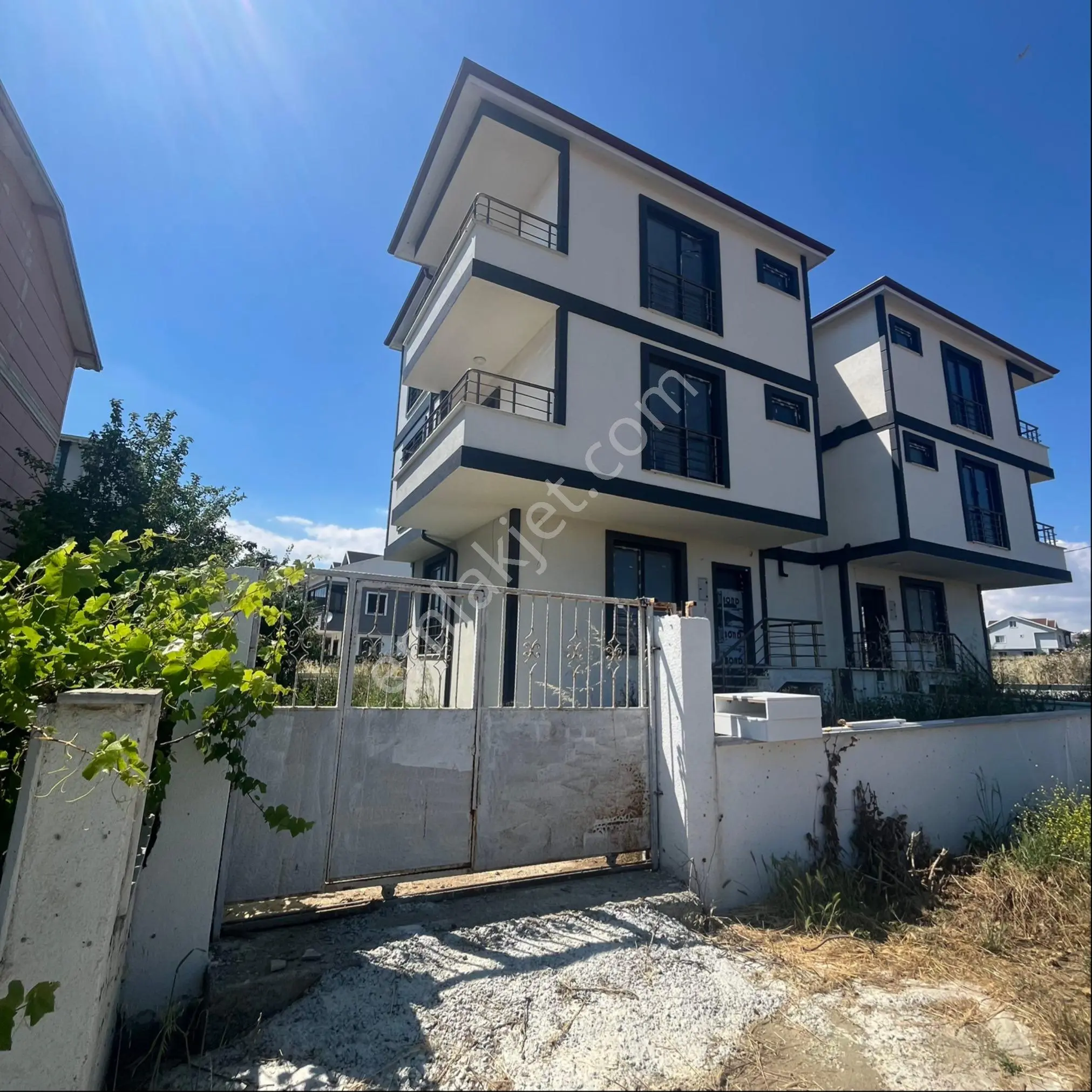 Yeniçiftlikte Satılık Lüks Villa - Görsel 2