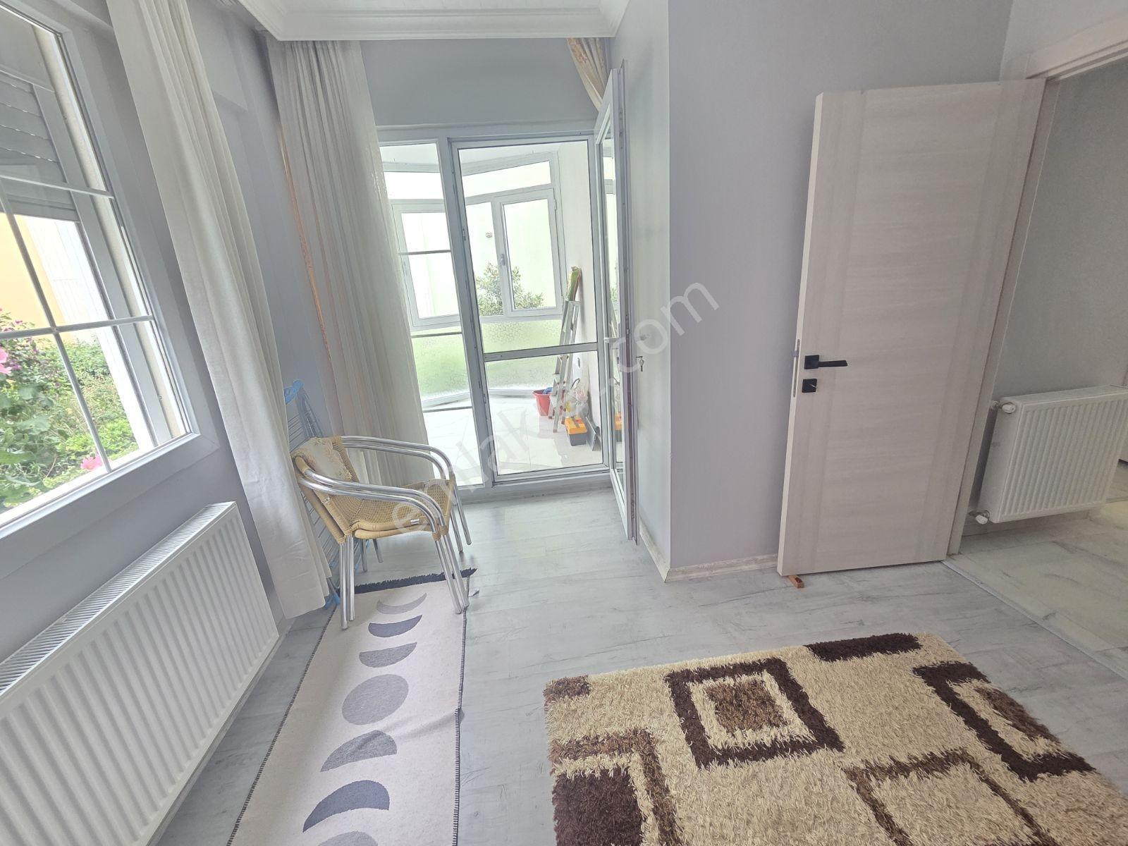 Yenifoça'nın Merkezinde Satılık Geniş Bahçe Katı 2.5 + 1 Daire - Görsel 26