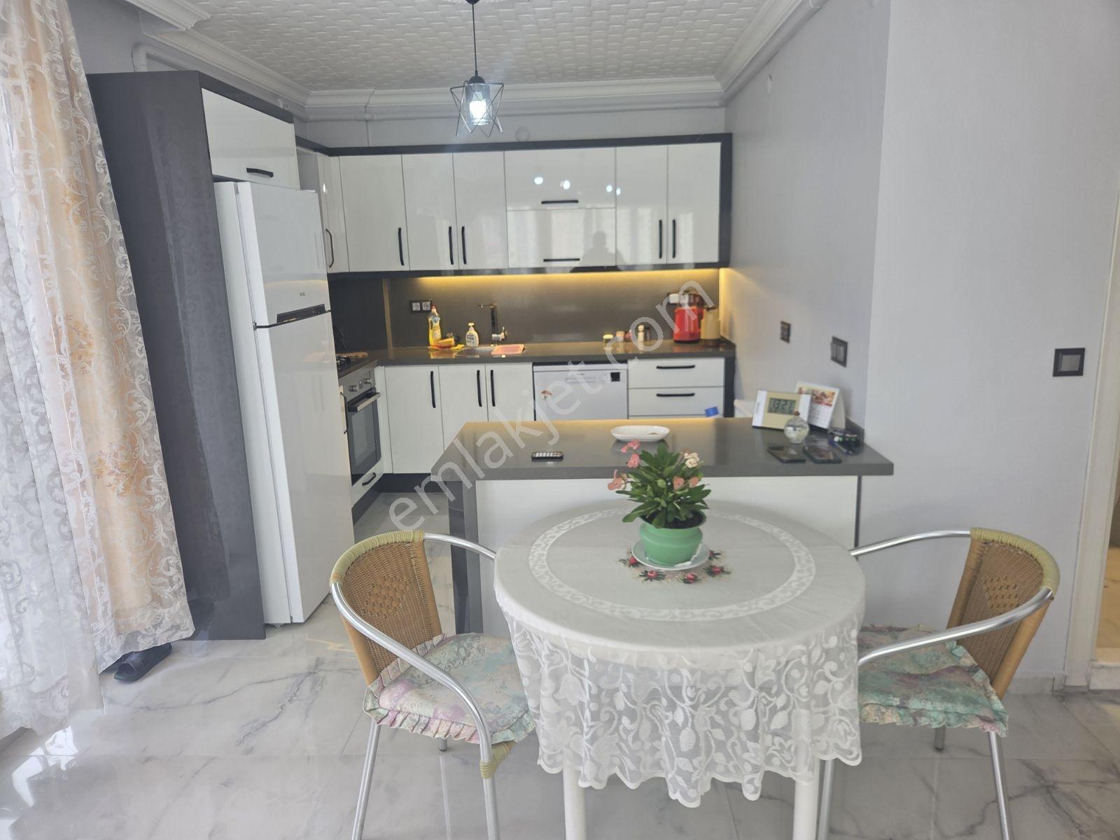 Yenifoça'nın Merkezinde Satılık Geniş Bahçe Katı 2.5 + 1 Daire - Görsel 34
