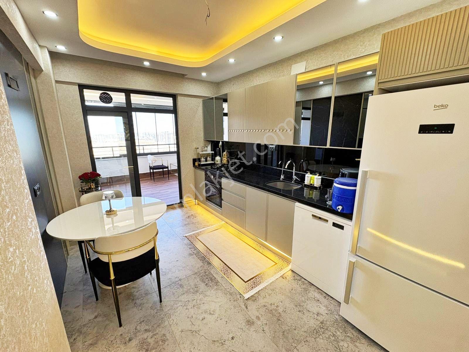 Göktürk'te Açık Cephe Geniş Cam Balkon Şık Tasarımlı 2+1 Daire
