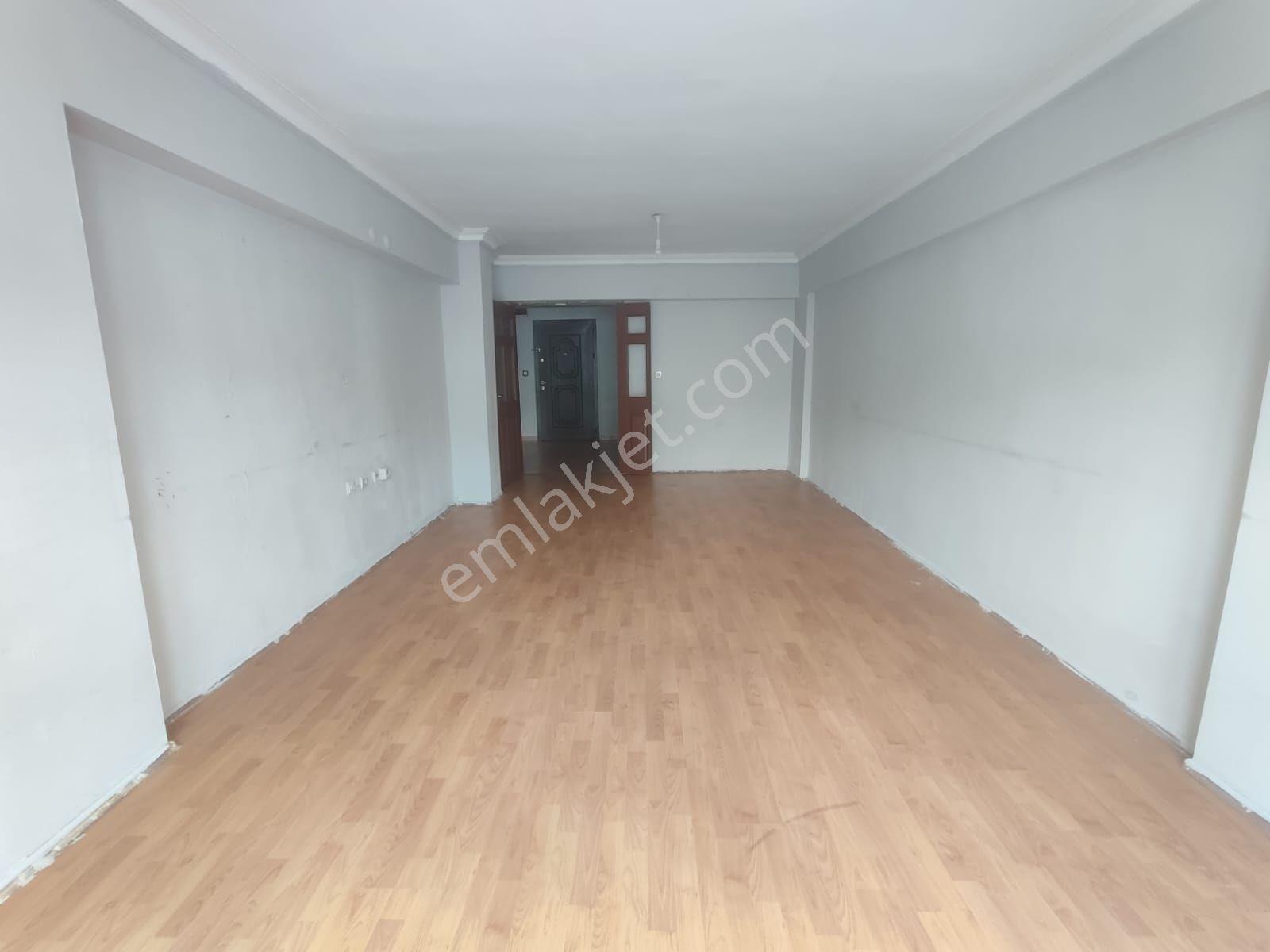 Ara Katta Asansörlü Oldukça Geniş 3+1 Ön Cephe Kiralık Daire - Görsel 8