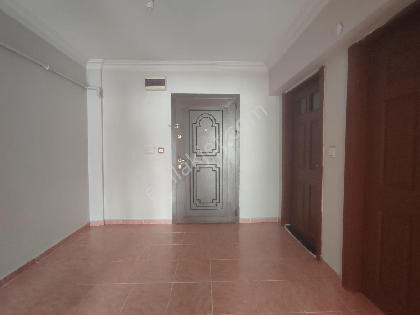 Ara Katta Asansörlü Oldukça Geniş 3+1 Ön Cephe Kiralık Daire - Görsel 11