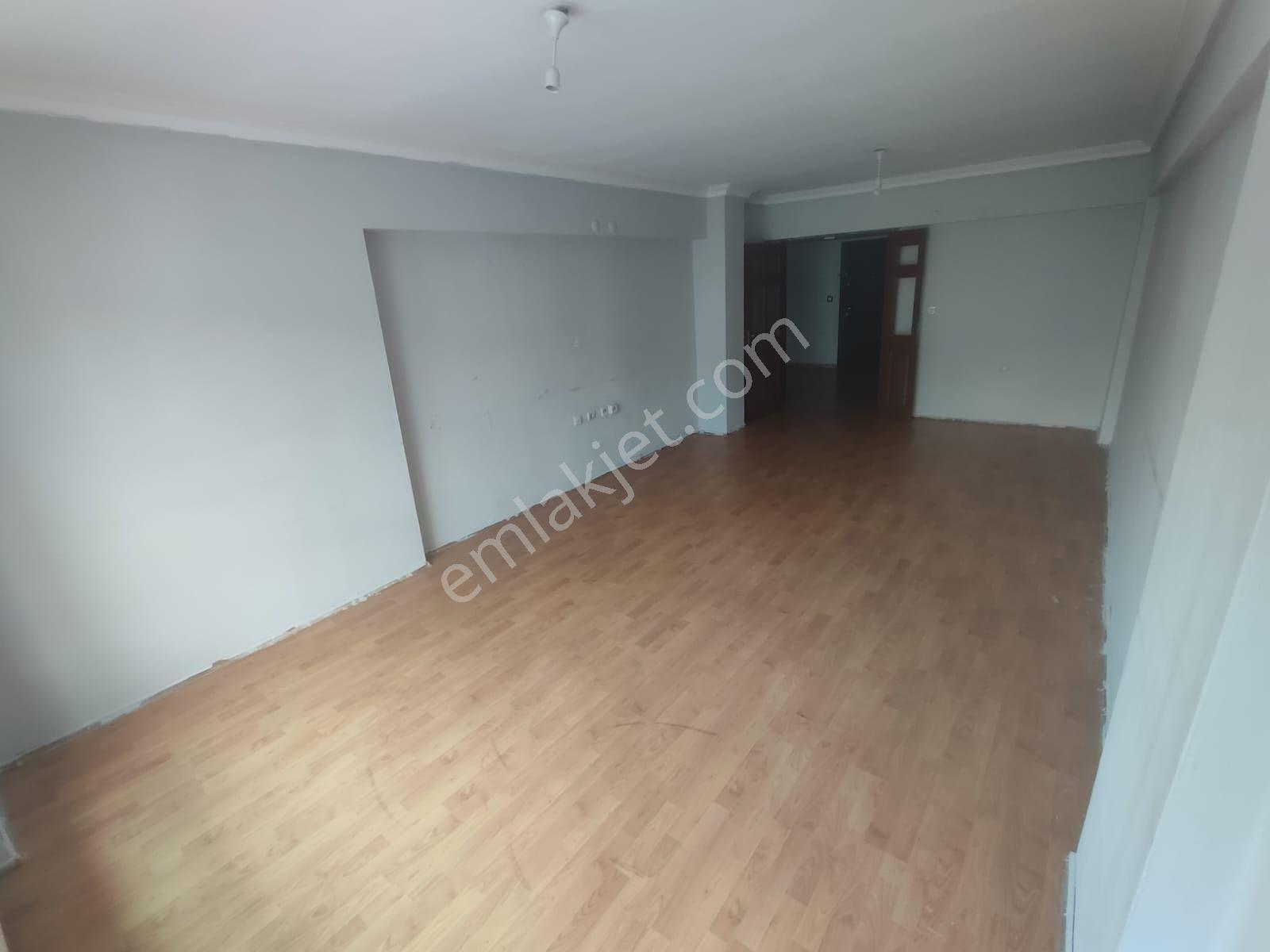 Ara Katta Asansörlü Oldukça Geniş 3+1 Ön Cephe Kiralık Daire - Görsel 10
