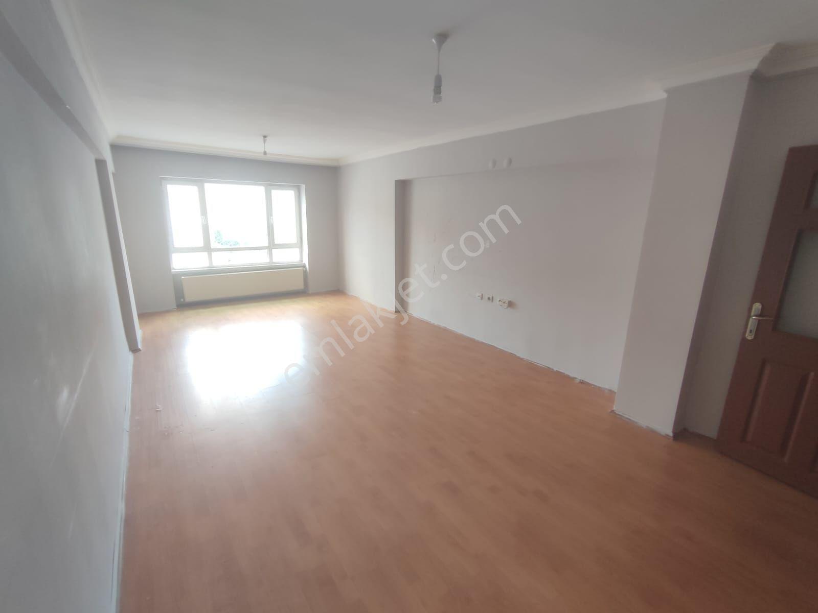 Ara Katta Asansörlü Oldukça Geniş 3+1 Ön Cephe Kiralık Daire