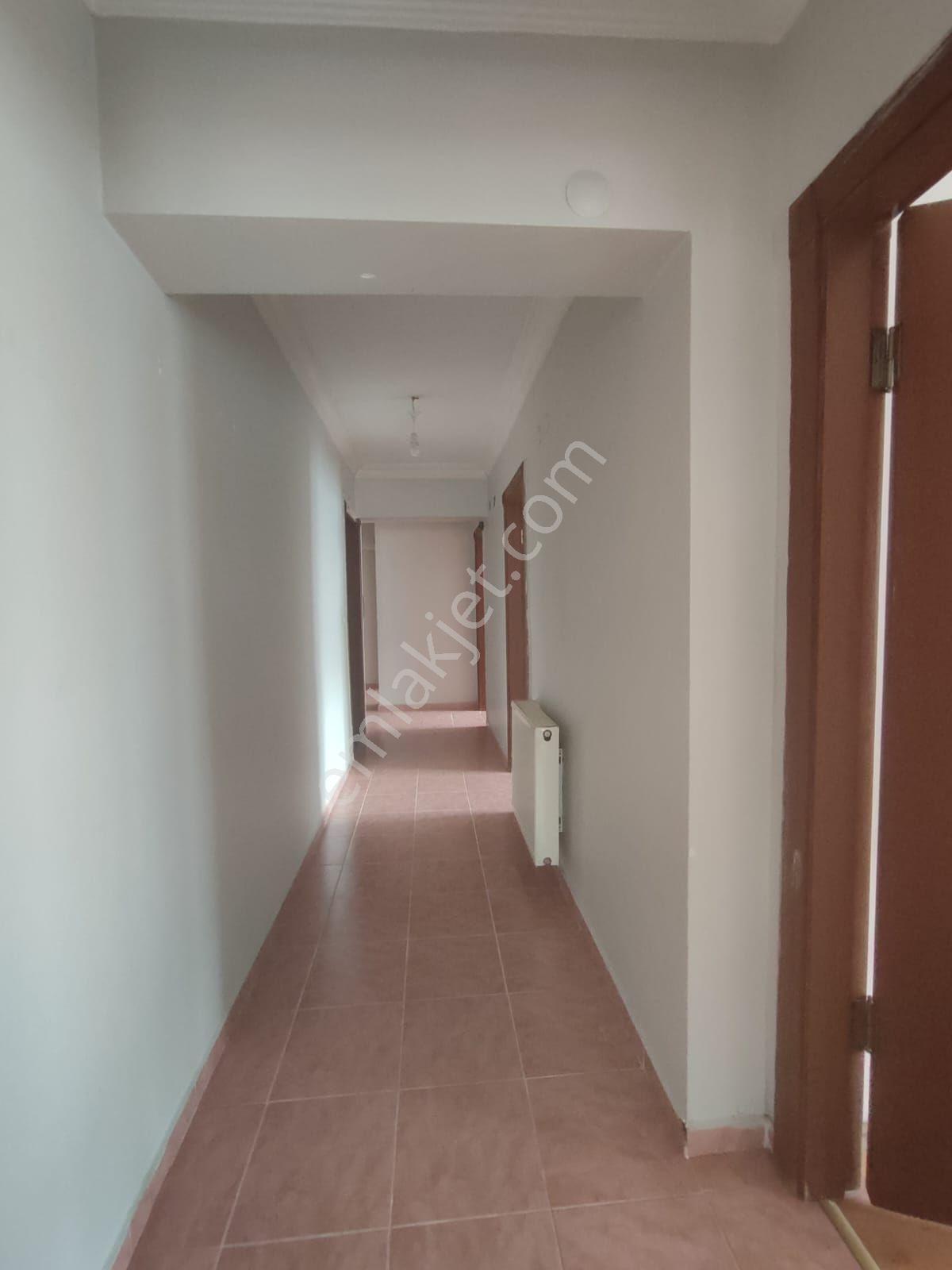 Ara Katta Asansörlü Oldukça Geniş 3+1 Ön Cephe Kiralık Daire - Görsel 31