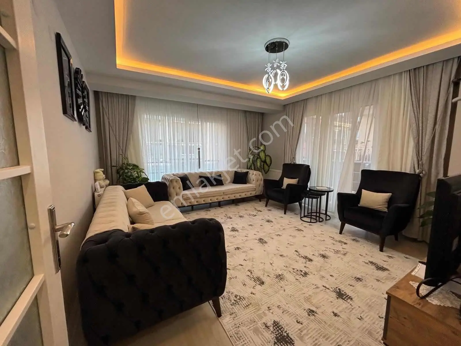 Zafertepe Mah 3+1 Arakat Lüks Otoparklı Doğalgazlı Cadde Yakını