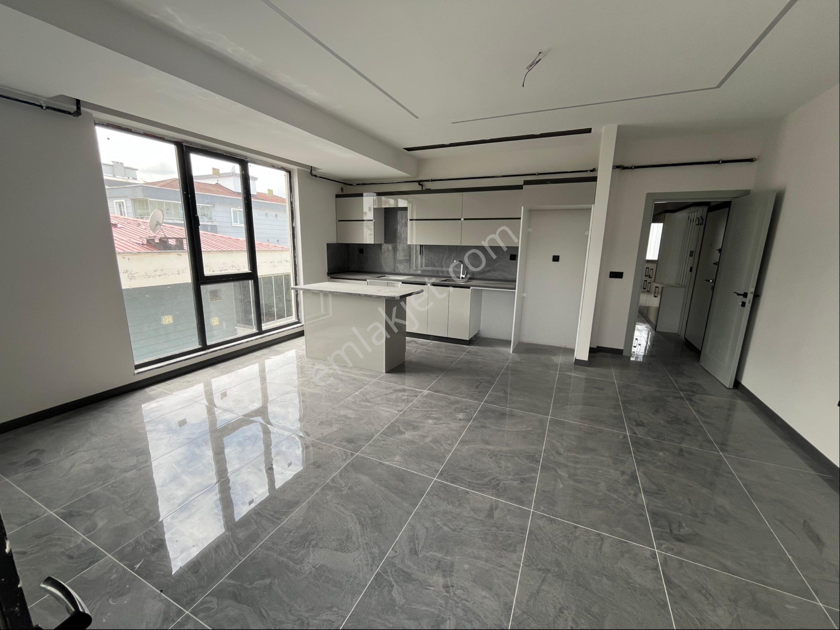 Atakent’te Tramvayın Altında Kiralık Mükemmel Konumda Daire