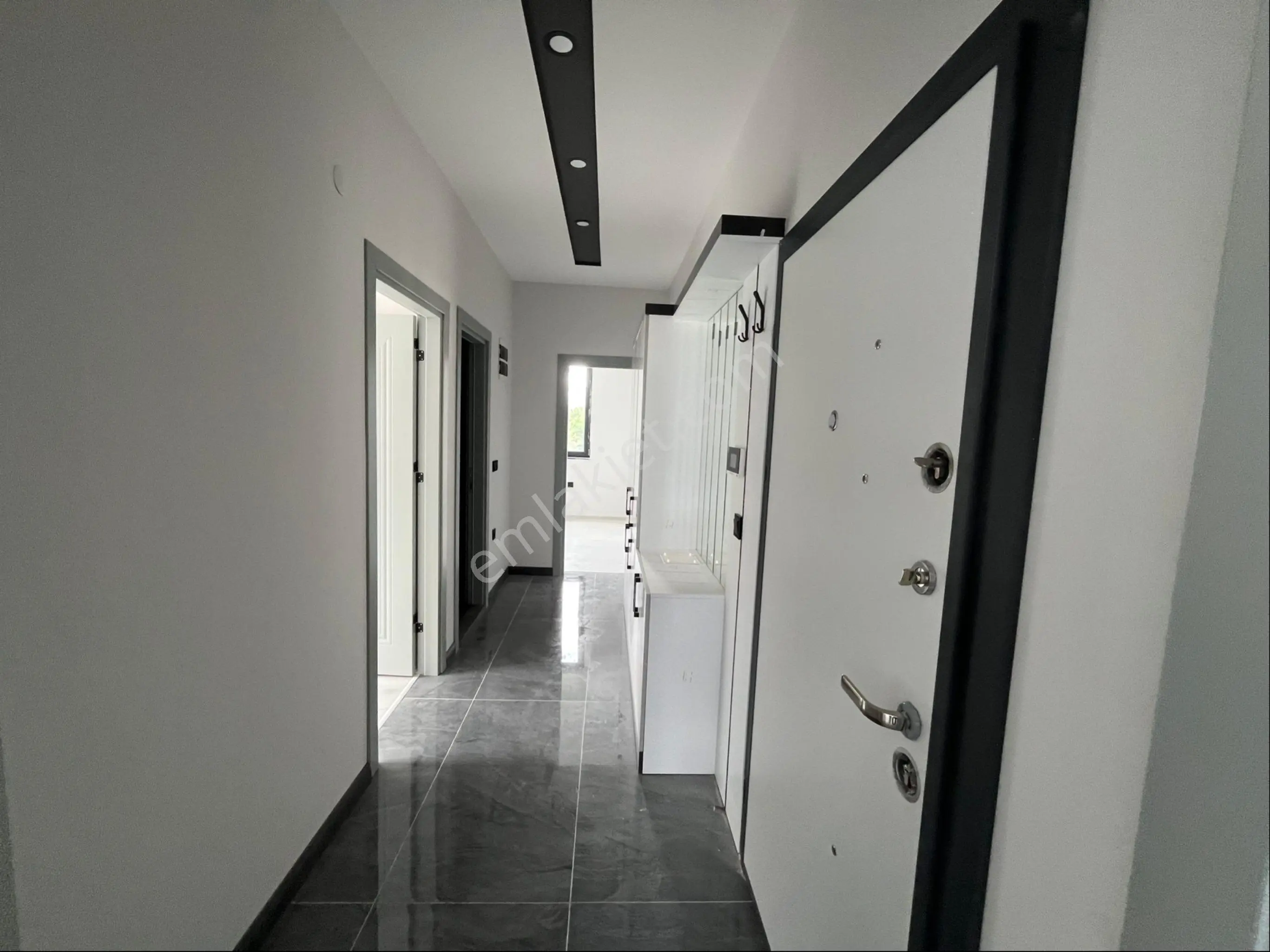 Atakent’te Tramvayın Altında Kiralık Mükemmel Konumda Daire - Görsel 2