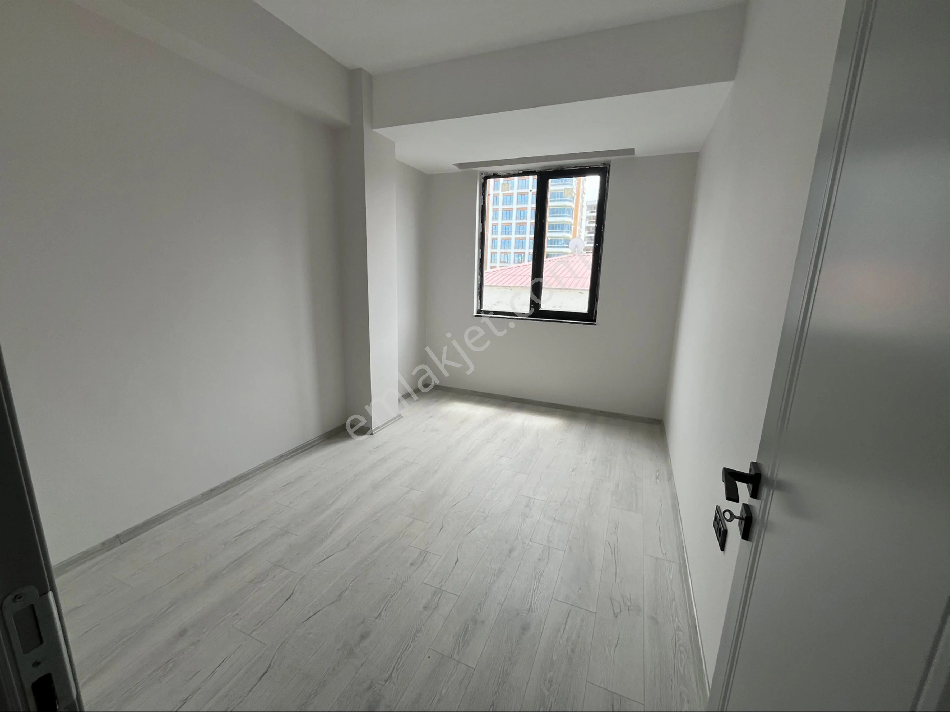 Atakent’te Tramvayın Altında Kiralık Mükemmel Konumda Daire - Görsel 3