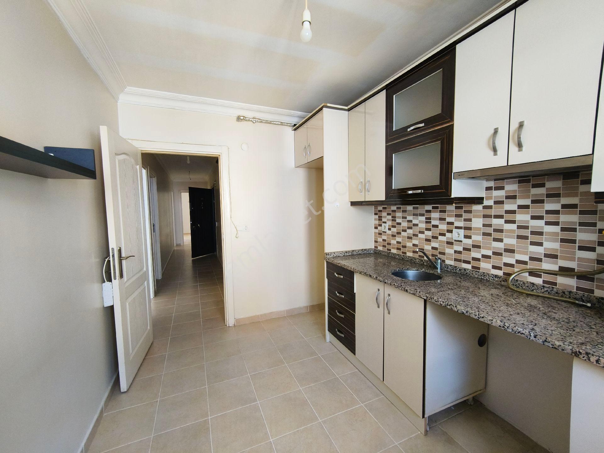 Güneyden Barış Caddesinde 3+1. 120m2 Ayrı Mutfaklı Daire
