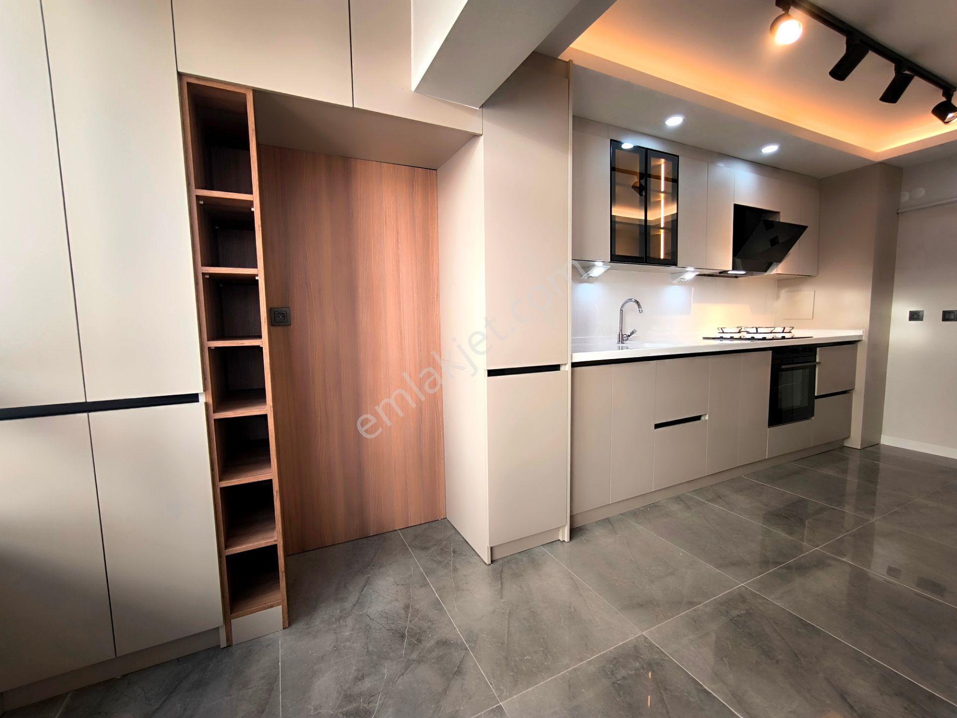 İstasyon Mh. Merkezi Konumda Full+full Lüx Yapılı 3+1 Daire