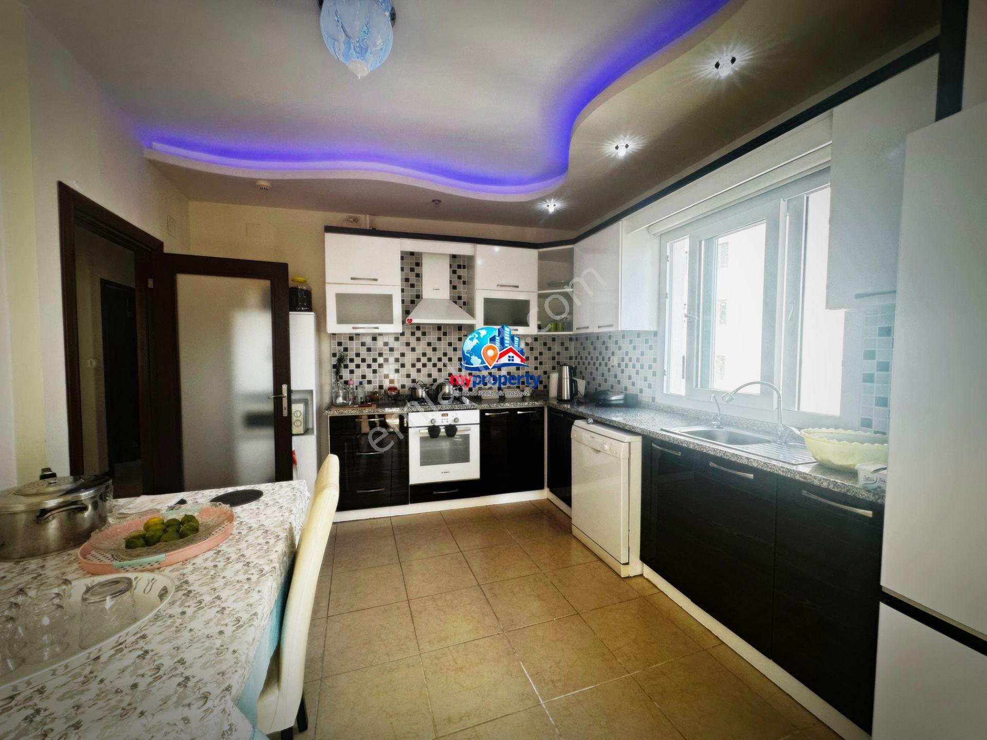 Mersin Akdeniz Mahallesinde Site İçinde Satılık Havuzlu 3+1
