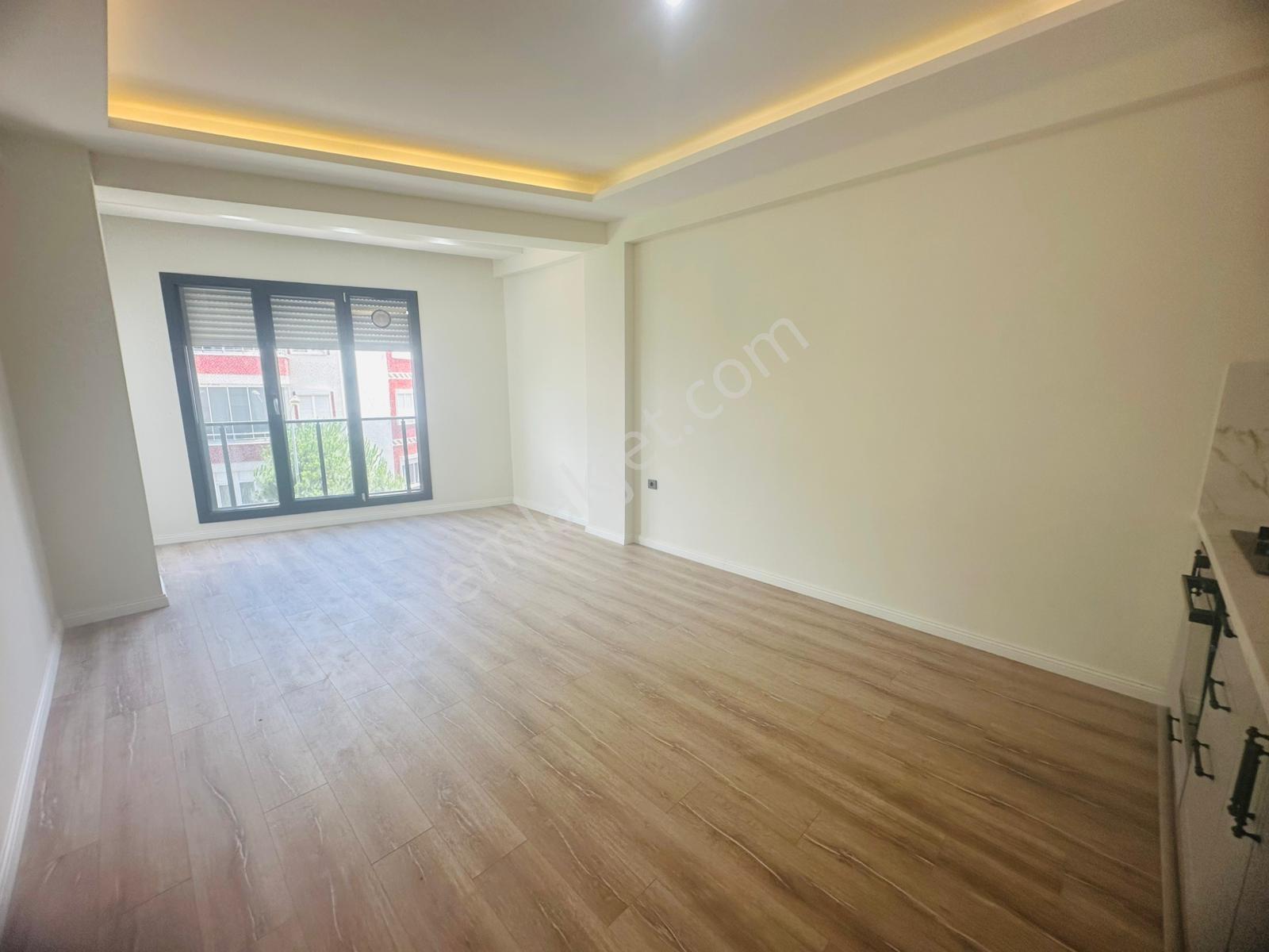 Sadece Kostak Gayrimenkulden Merkezi Lokasyon Ön Cephe 2+1 Daire - Görsel 12