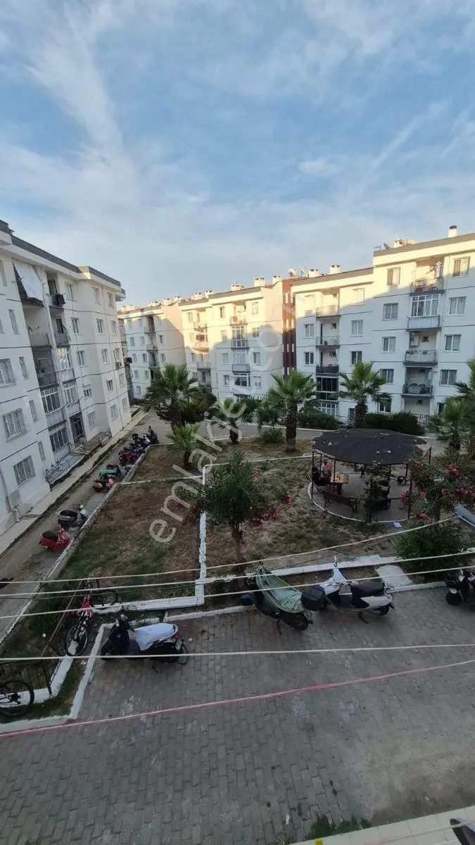 Kuşadası Merkez'de Satılık 2+1 Ara Kat Daire