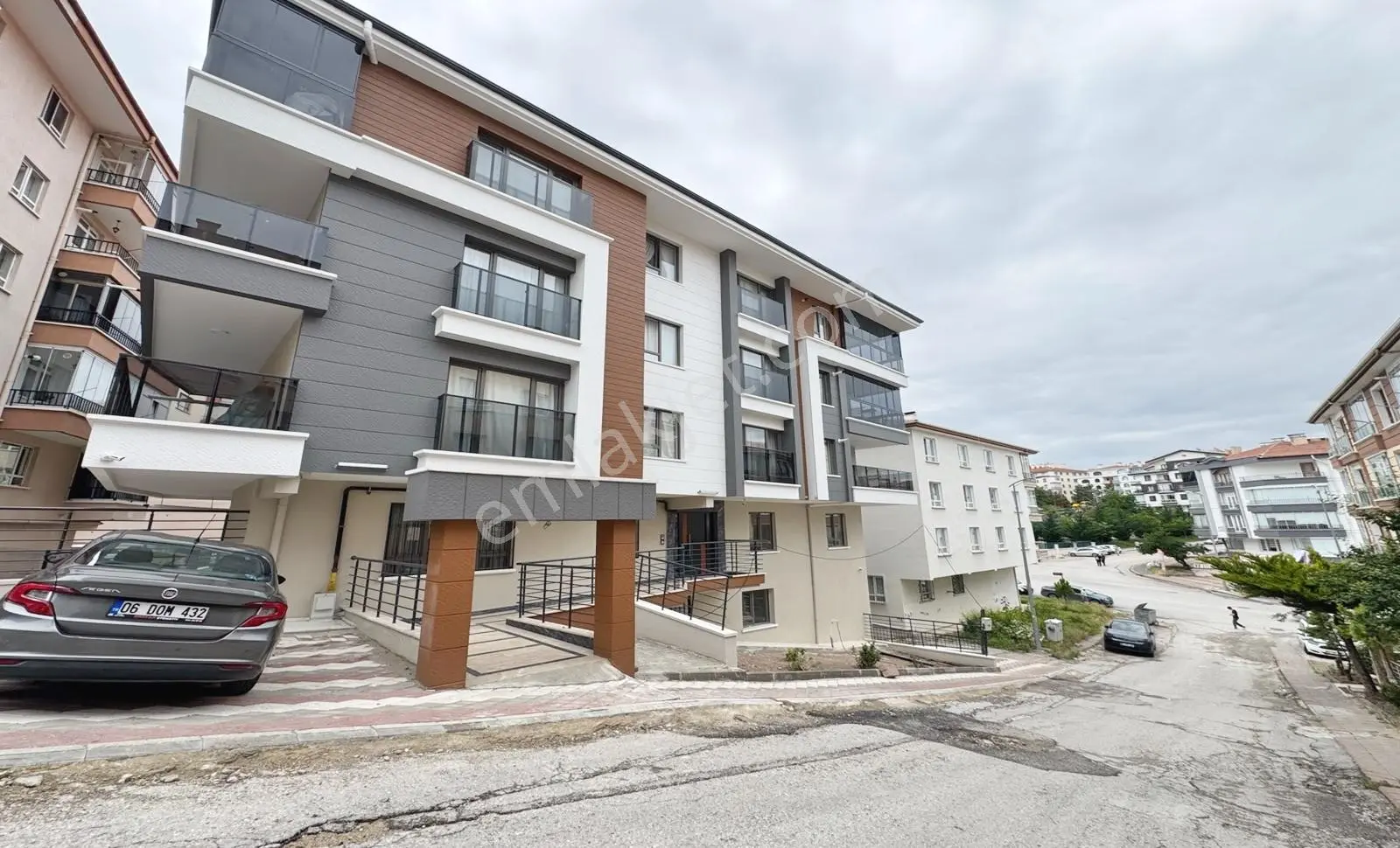 Ufuktepe'de Karakol Yakını Kat Konumlu Balkonlu Sıfır 2+1 Daire!